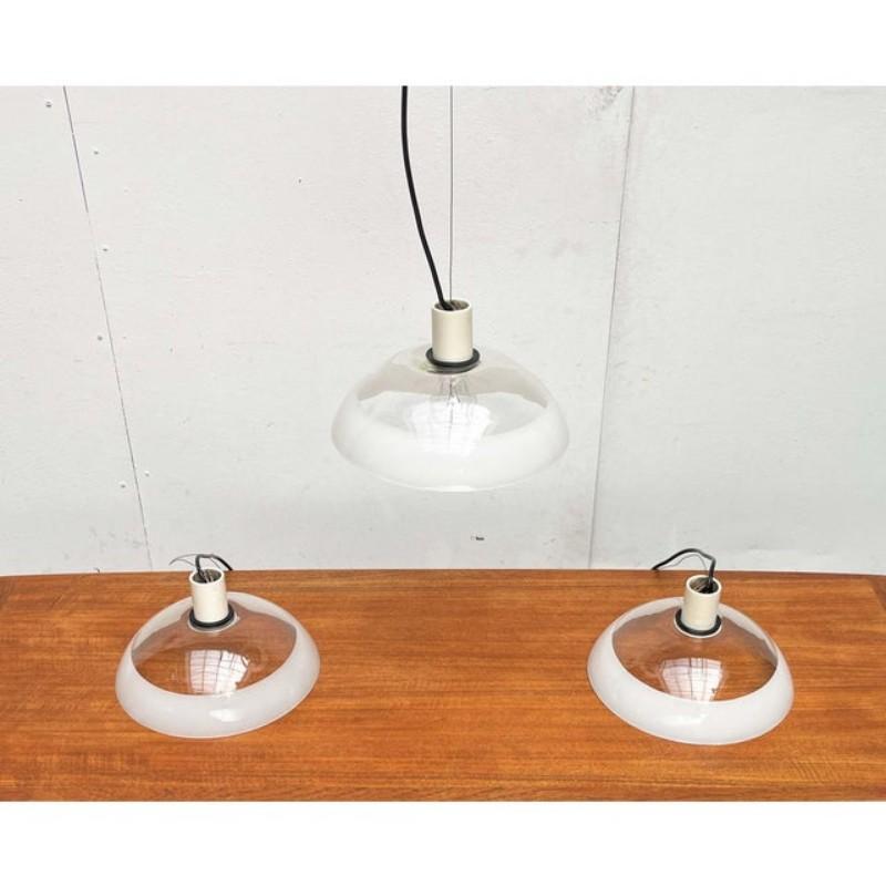 Ensemble de 3 lampes suspendues en verre de la période Modern Age, années 1960 Bon état - En vente à Hamburg, DE