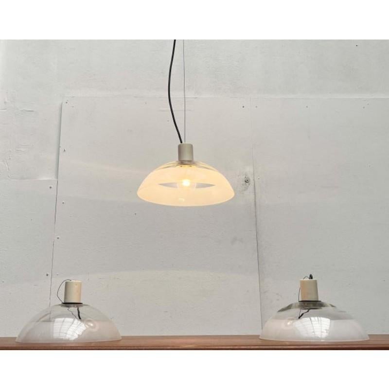 Verre Ensemble de 3 lampes suspendues en verre de la période Modern Age, années 1960 en vente