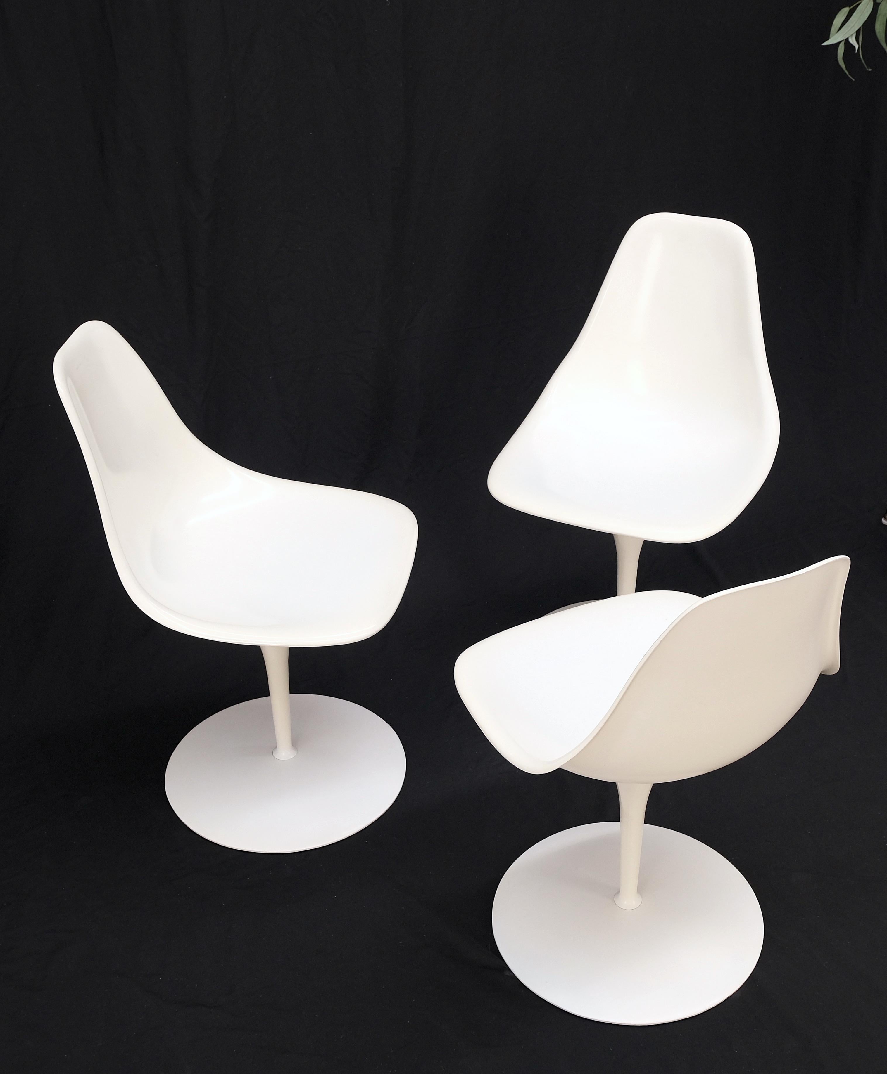Set of 3 Mid Century Modern Tulip Base White Fiberglass Side Dining Chairs MINT! For Sale 3