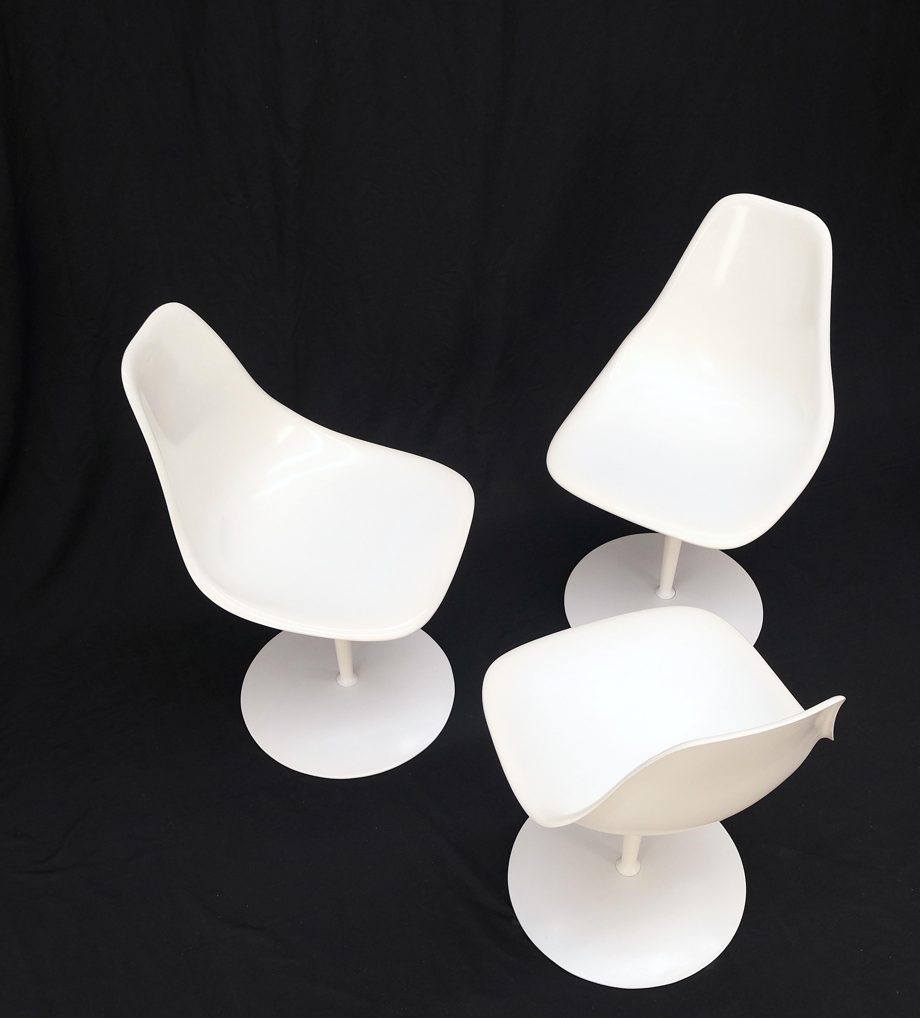 Set of 3 Mid Century Modern Tulip Base White Fiberglass Side Dining Chairs MINT! For Sale 4