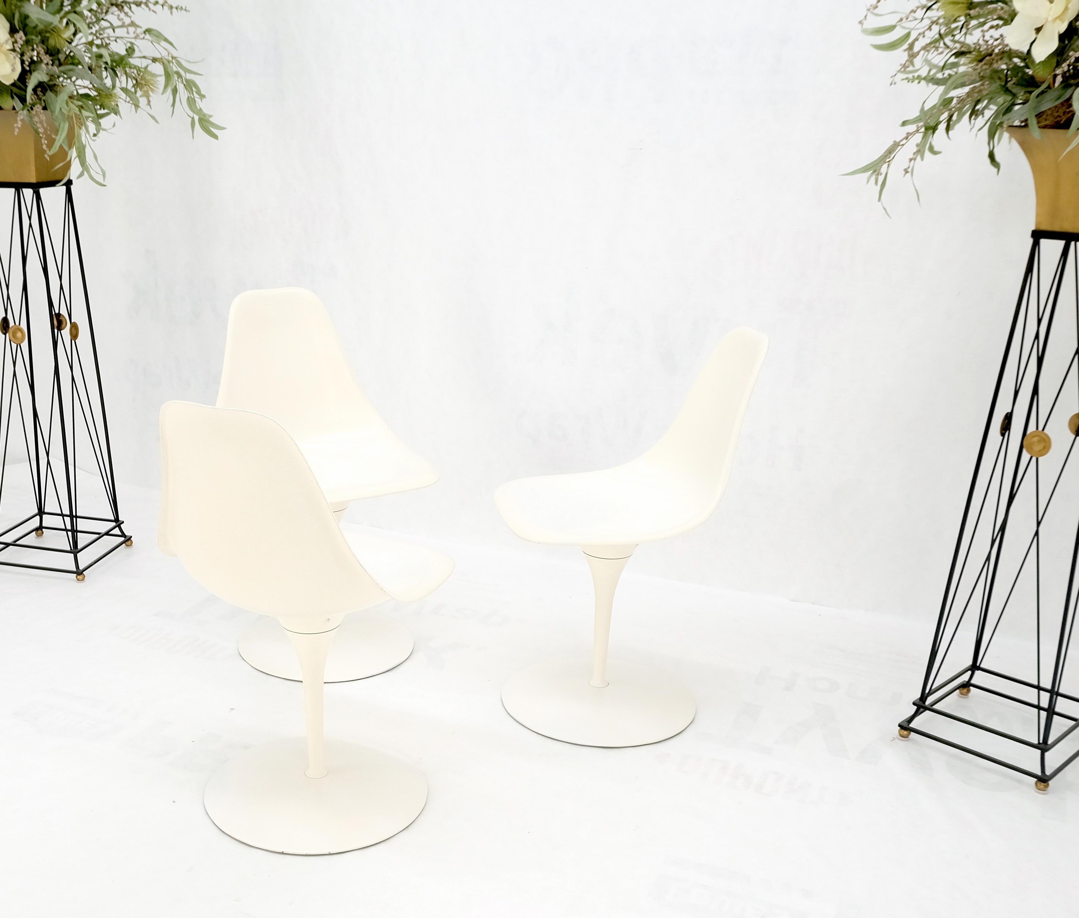 Mid-Century Modern Ensemble de 3 chaises à manger Mid Century Modern Tulip Base White Fiberglass MINT ! en vente