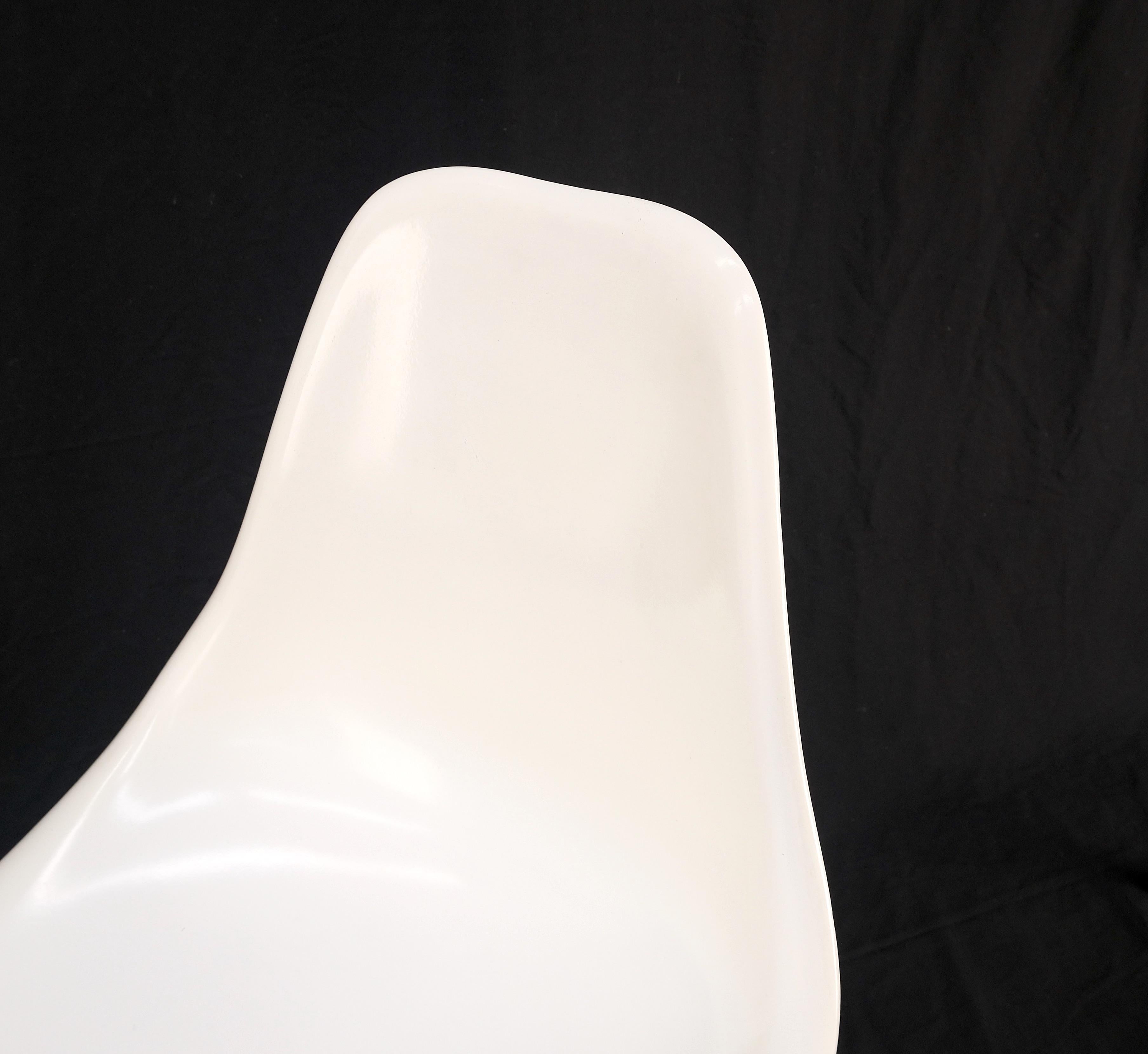 Acrylic Set of 3 Mid Century Modern Tulip Base White Fiberglass Side Dining Chairs MINT! For Sale
