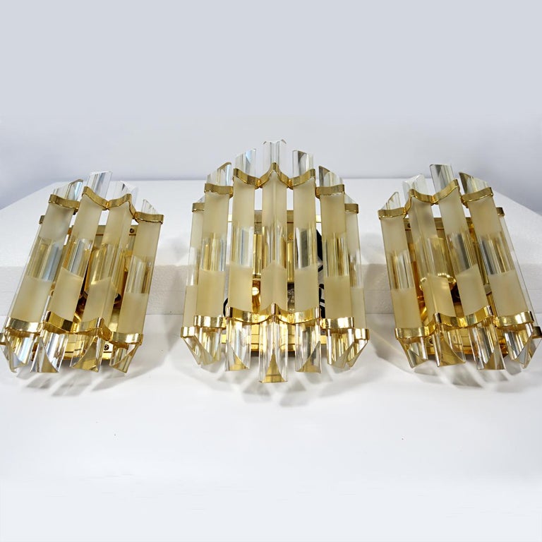 Set of 3 Mid-Century Modern Venini Sconces Made of Brass and Murano Glass For Sale 4