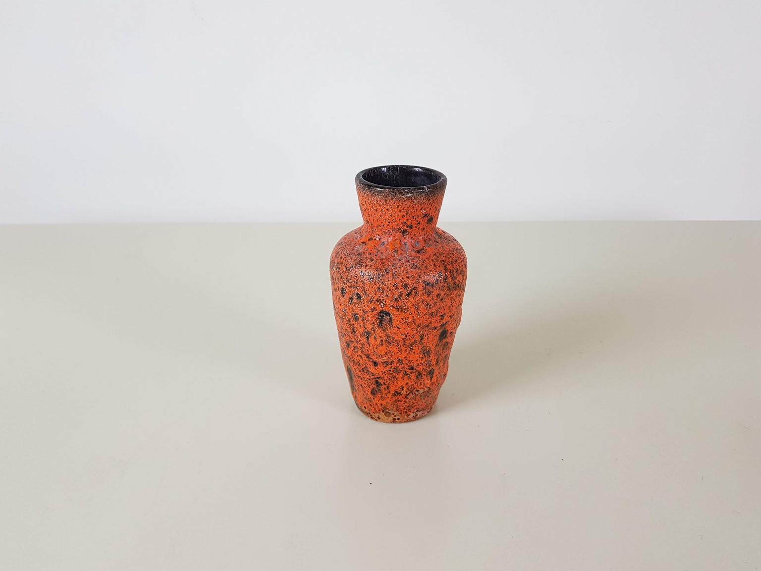 Ensemble de 3 vases en céramique de l'Allemagne de l'Ouest:: design européen:: années 1950 en vente 1