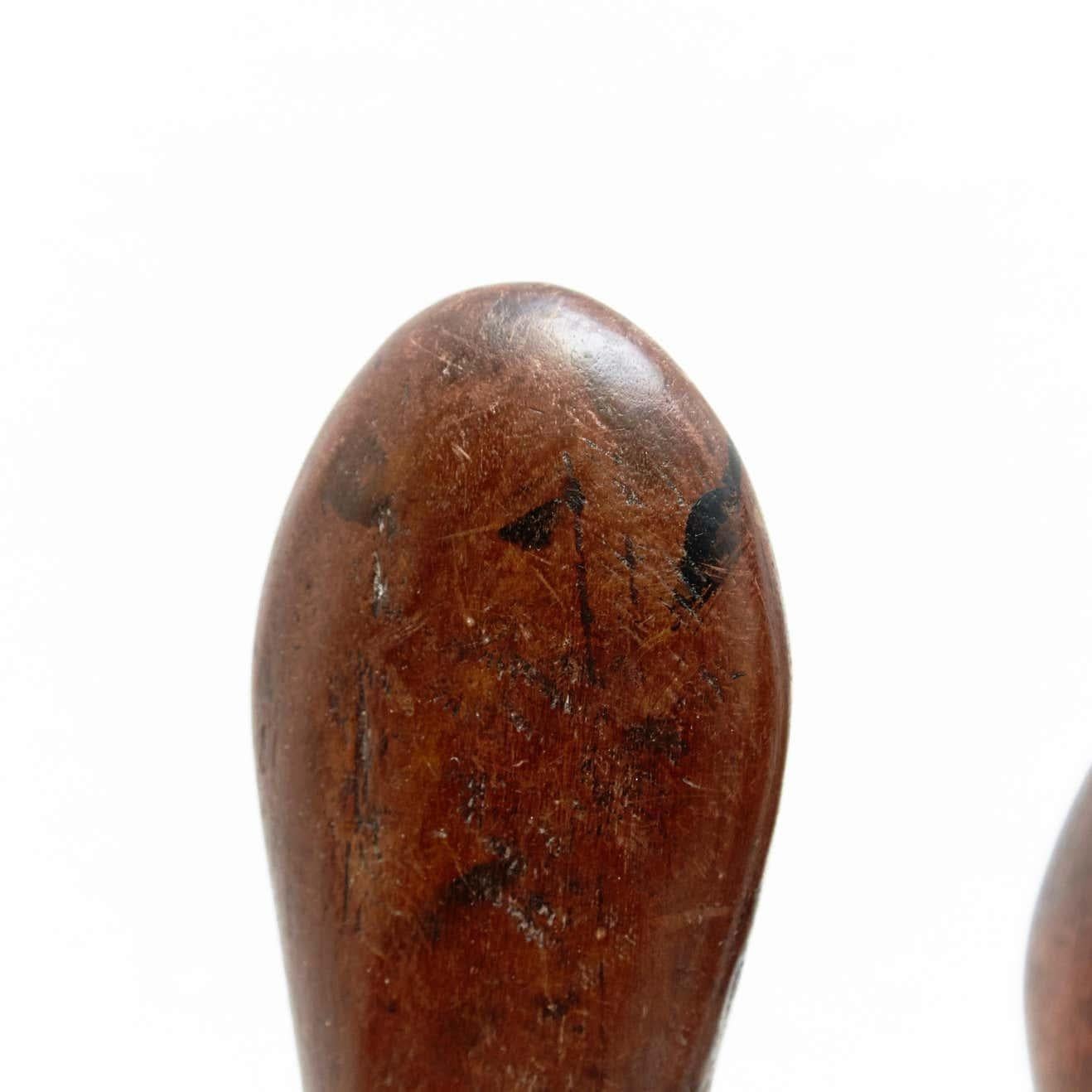 Set di 3 sculture in legno e metallo della modernità di metà secolo - Spagna, CIRCA 1950 in vendita 3