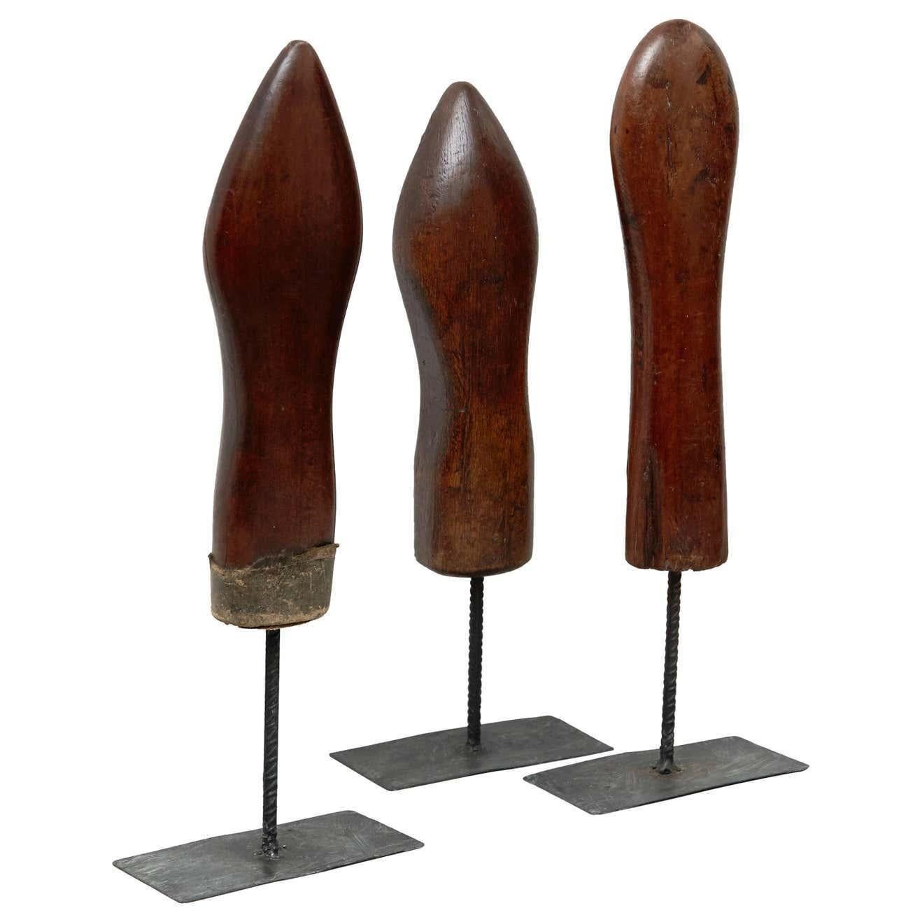 Mid-Century moderno Set di 3 sculture in legno e metallo della modernità di metà secolo - Spagna, CIRCA 1950 in vendita