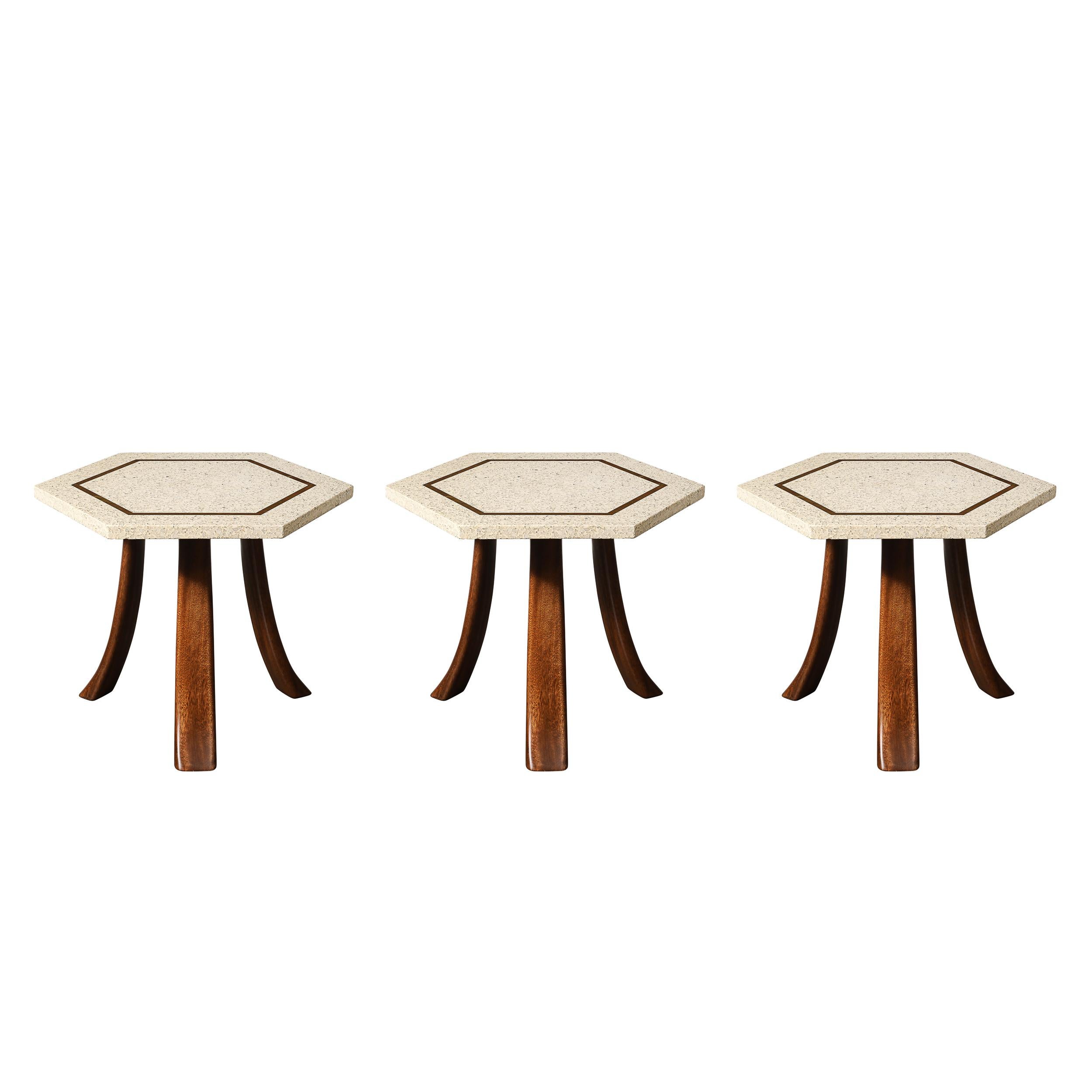 Mid-Century Modern Ensemble de 3 tables d'appoint en terrazzo hexagonal de style moderniste du milieu du siècle par Harvey Probber en vente