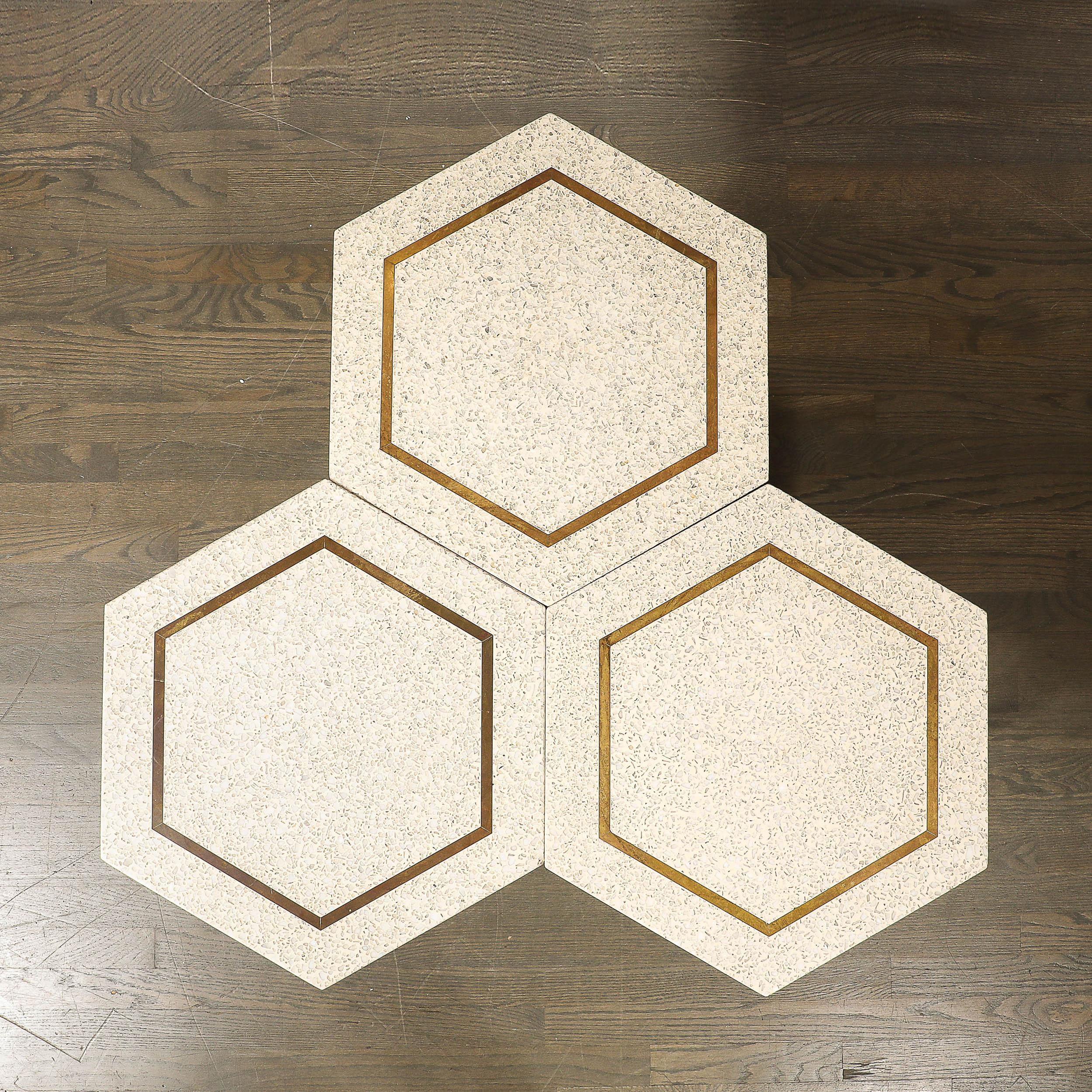 Américain Ensemble de 3 tables d'appoint en terrazzo hexagonal de style moderniste du milieu du siècle par Harvey Probber en vente