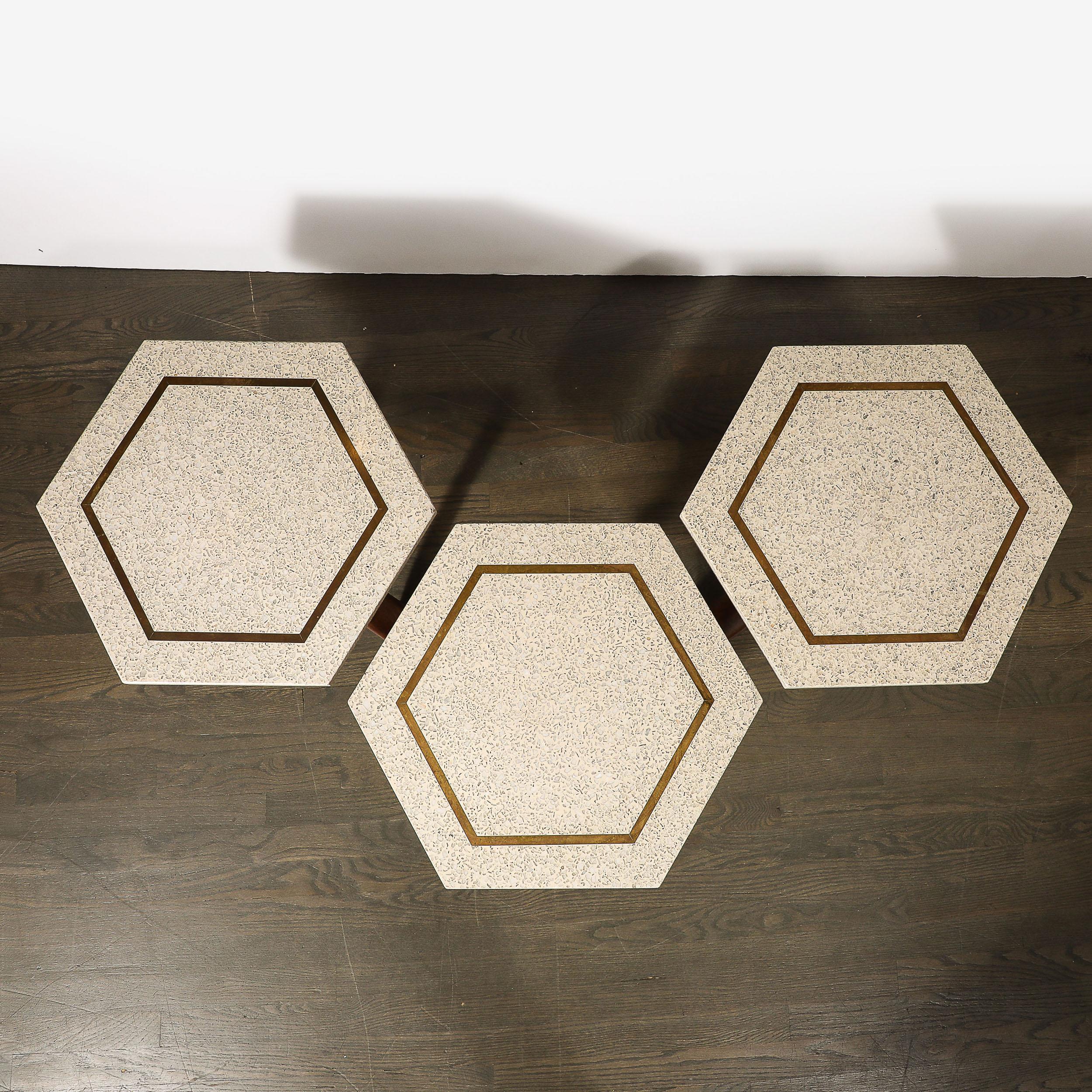 Ensemble de 3 tables d'appoint en terrazzo hexagonal de style moderniste du milieu du siècle par Harvey Probber Excellent état - En vente à New York, NY