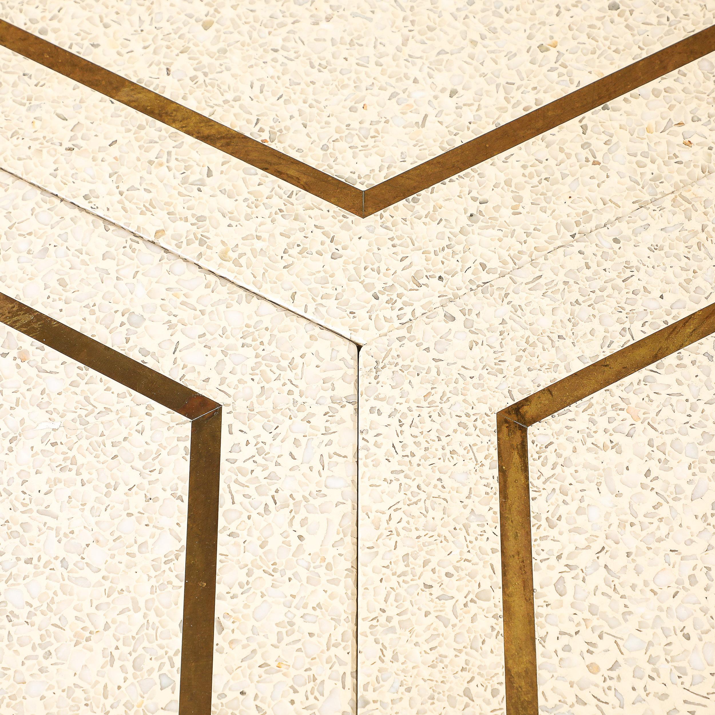 Ensemble de 3 tables d'appoint en terrazzo hexagonal de style moderniste du milieu du siècle par Harvey Probber en vente 2
