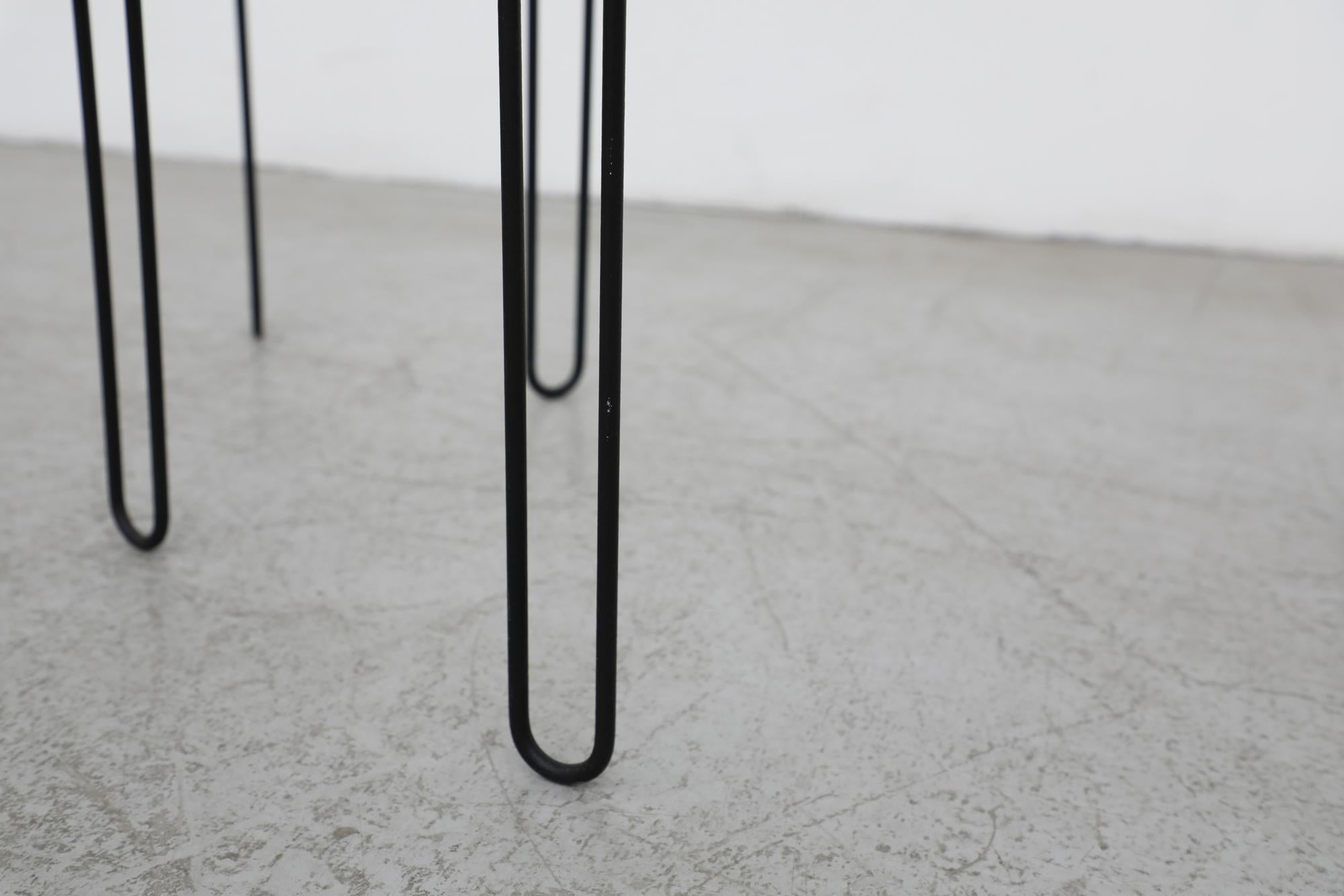 Satz von 3 Mid-Century Modernist Black Wire Frame and Glass Topped Nesting Tables im Angebot 9