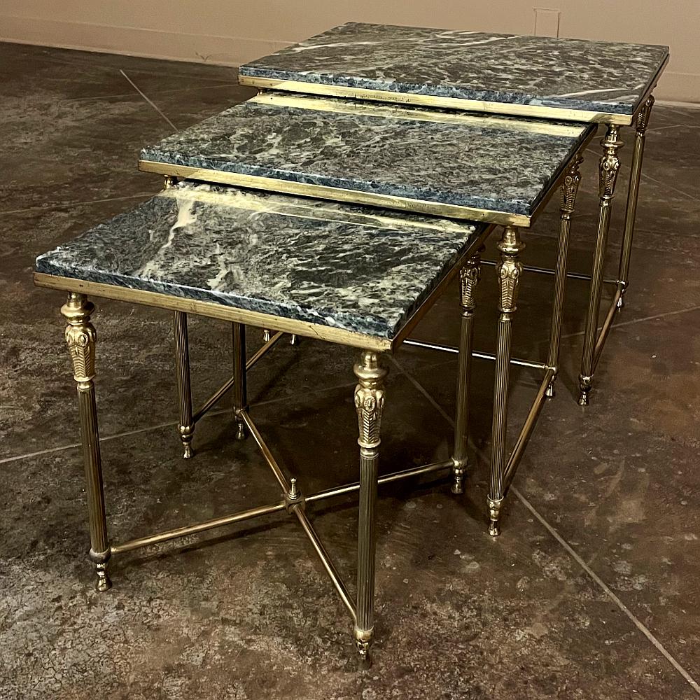 Set of 3 Mid-Century Neoclassical Brass & Marble Nesting Tables In Good Condition For Sale In Dallas, TX
