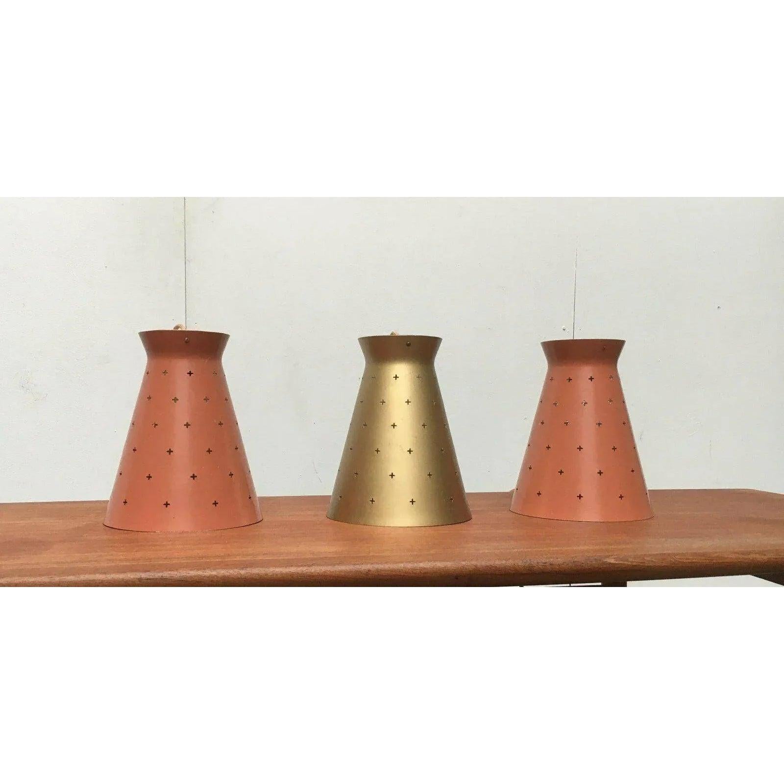 Metallo Set di 3 lampade a sospensione in metallo traforato di metà secolo, anni '60 in vendita