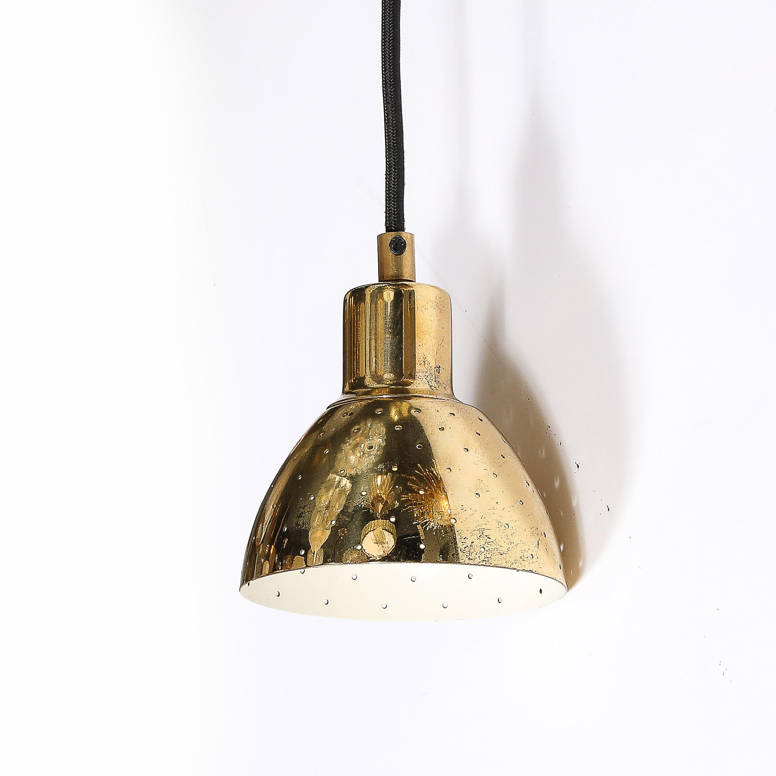 Set di 3 lampadari a sospensione in ottone lucido del Mid-Century di Hans-Agne Jakobsson In condizioni ottime in vendita a New York, NY