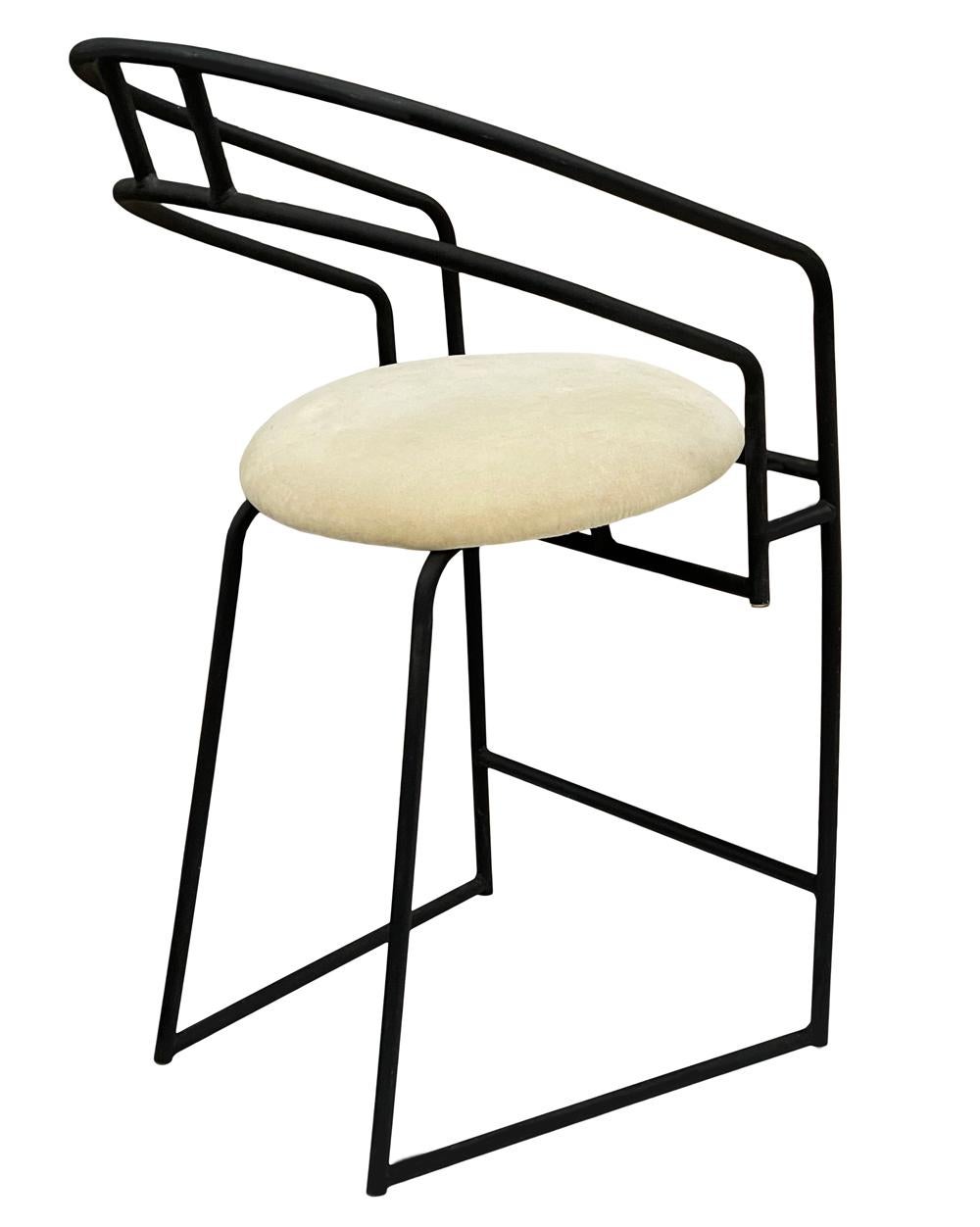 Ensemble de 3 tabourets de bar en métal noir à structure postmoderne du milieu du siècle par Cal-Style en vente 2