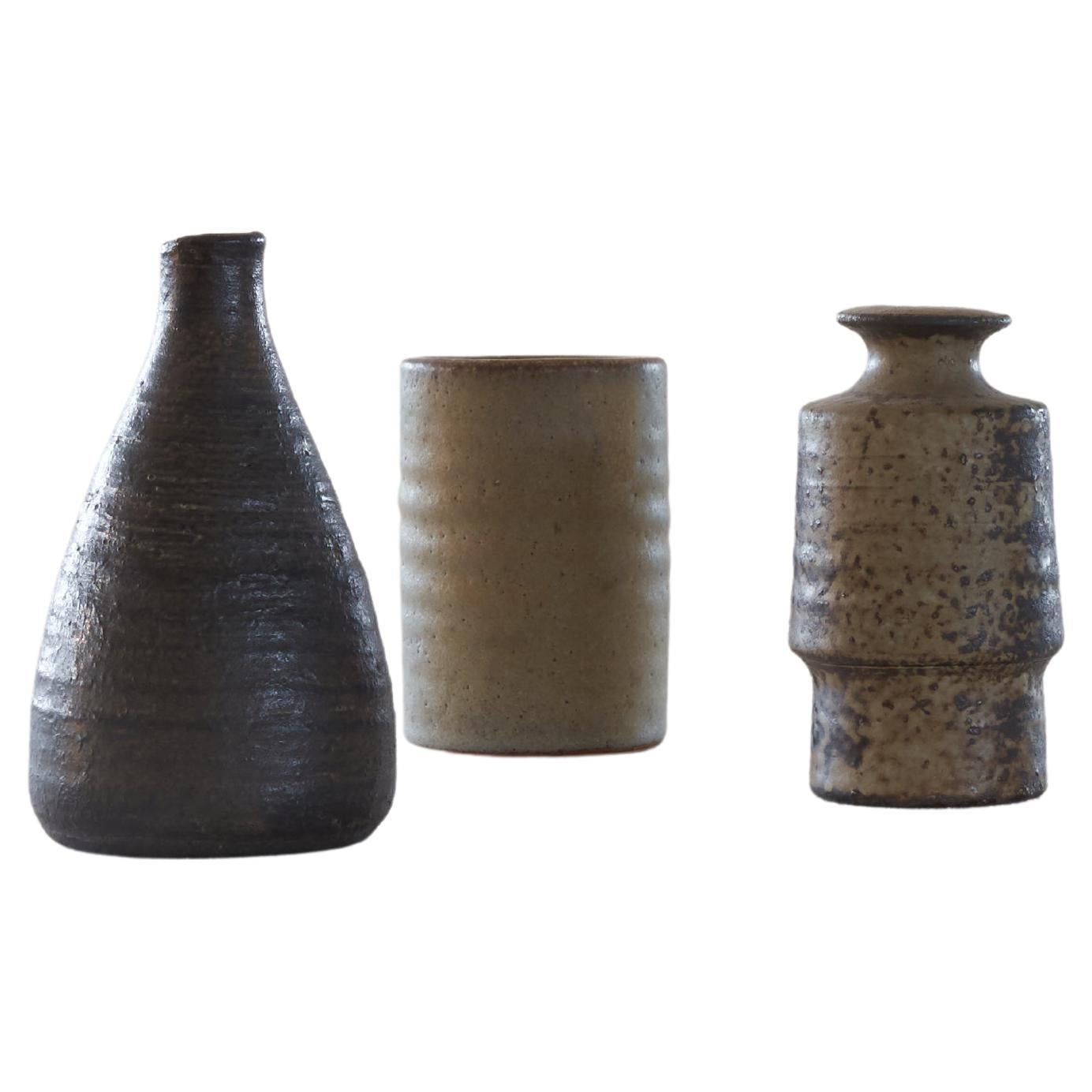 Ensemble de 3 vases en poterie du milieu du siècle dernier par Mobach en vente