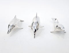 Set di 3 ornamenti a forma di delfino in bronzo argentato della metà del secolo, Spagna, c.C. 1970