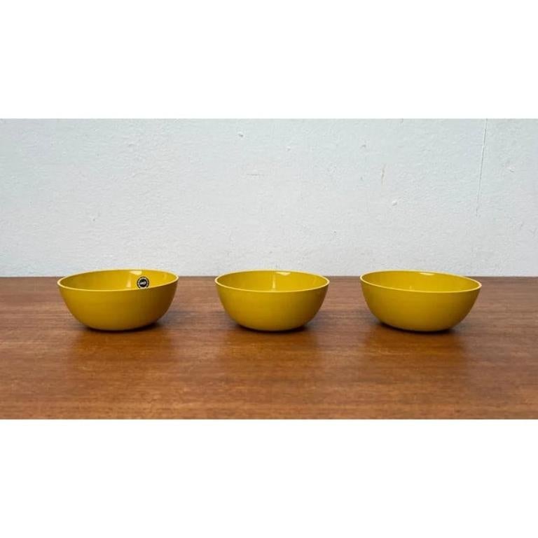 Ciotole A Space Age di metà secolo di Emsa, anni '60, set di 3, in ottime condizioni. Progettato tra il 1960 e il 1969 Questo pezzo ha un marchio di attribuzione.

Informazioni aggiuntive:
Materiali: Plastica
Stile: Medioevo Moderno
Paese di