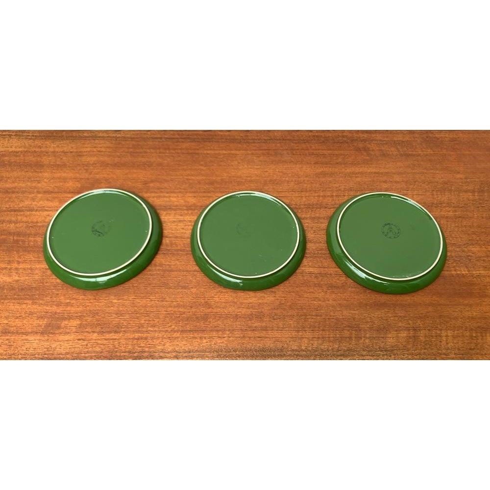 Ensemble de 3 assiettes ou bols en céramique verte de l'A Space du milieu du siècle dernier, années 1960 en vente 4