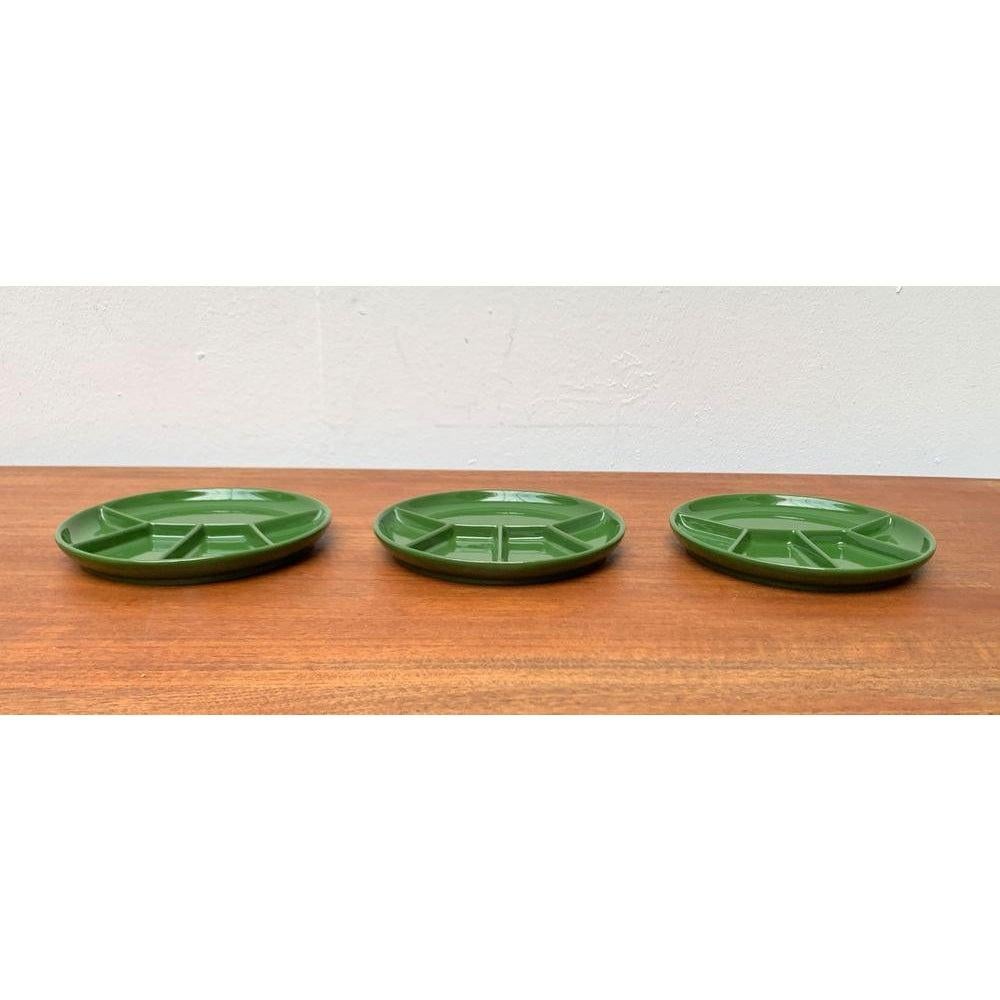 Mid-Century Modern Ensemble de 3 assiettes ou bols en céramique verte de l'A Space du milieu du siècle dernier, années 1960 en vente