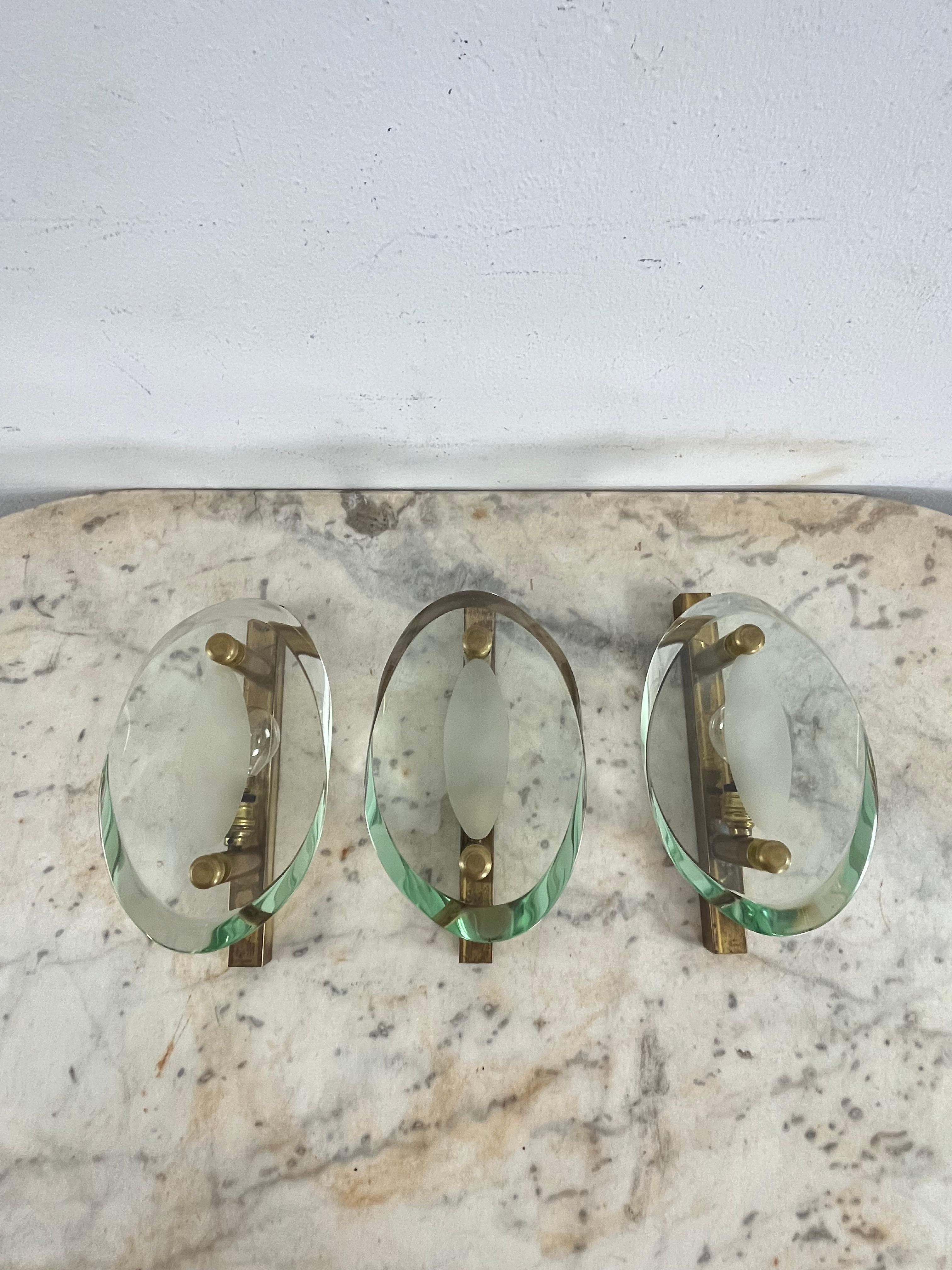 Italiano Set of 3 Mid-Century Wall Lamps Attributed To Max Ingrand For Fontana Arte 1960s in vendita
