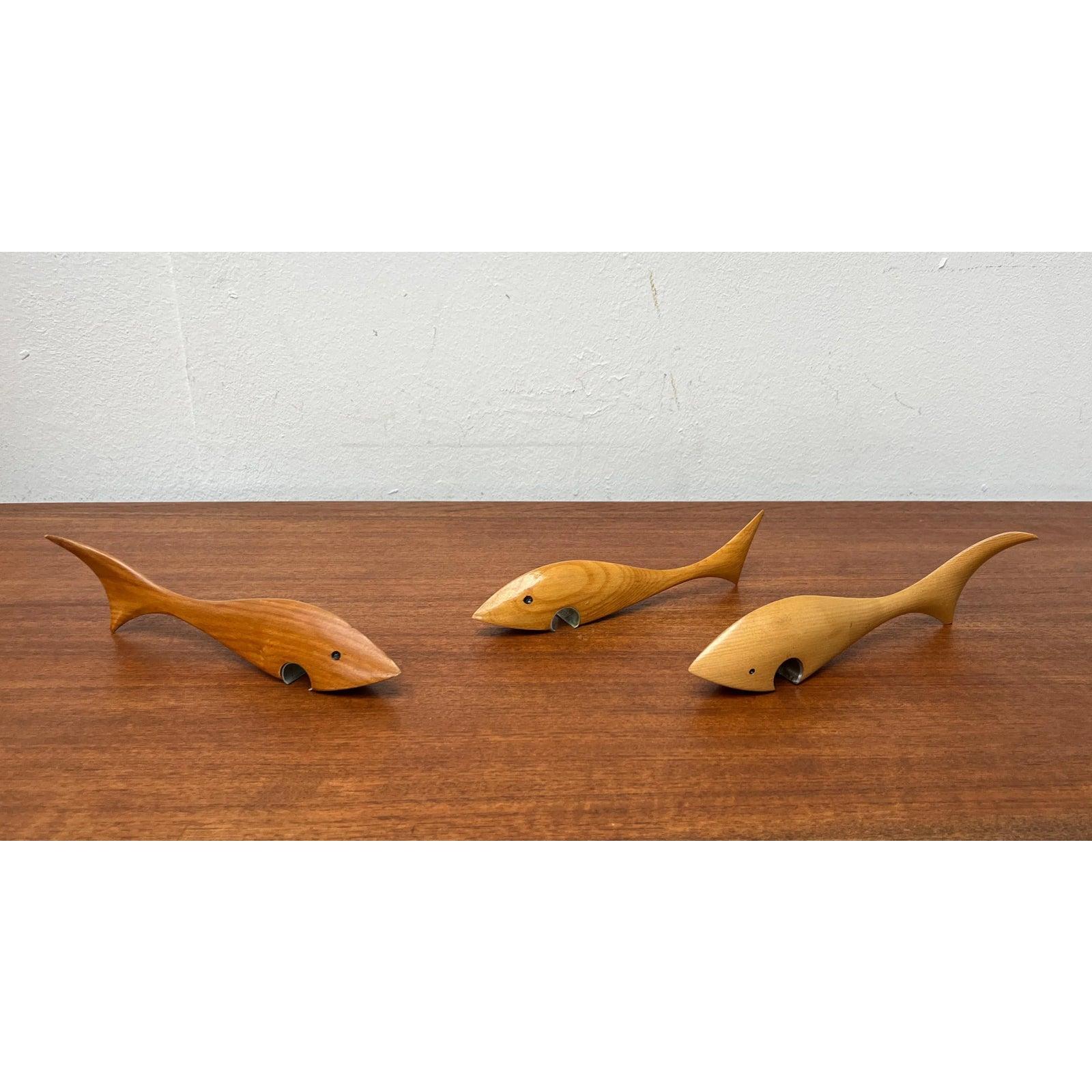 Ensemble de 3 décapsuleurs en bois en forme de poisson du milieu du siècle dernier, années 1960 en vente 4
