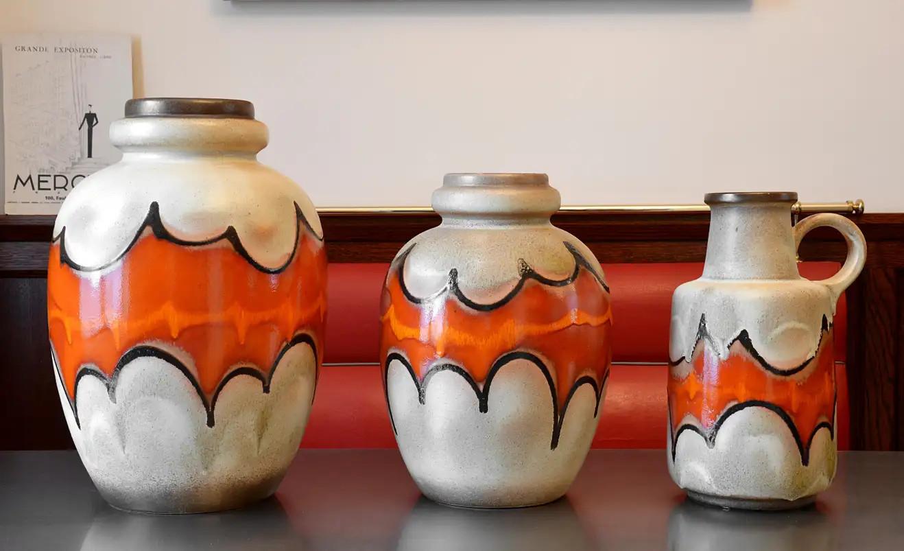 Mid-Century Modern Ensemble de 3 vases de sol en céramique Batman du milieu du siècle dernier, Allemagne fin des années 1960, probablement une lampe. en vente