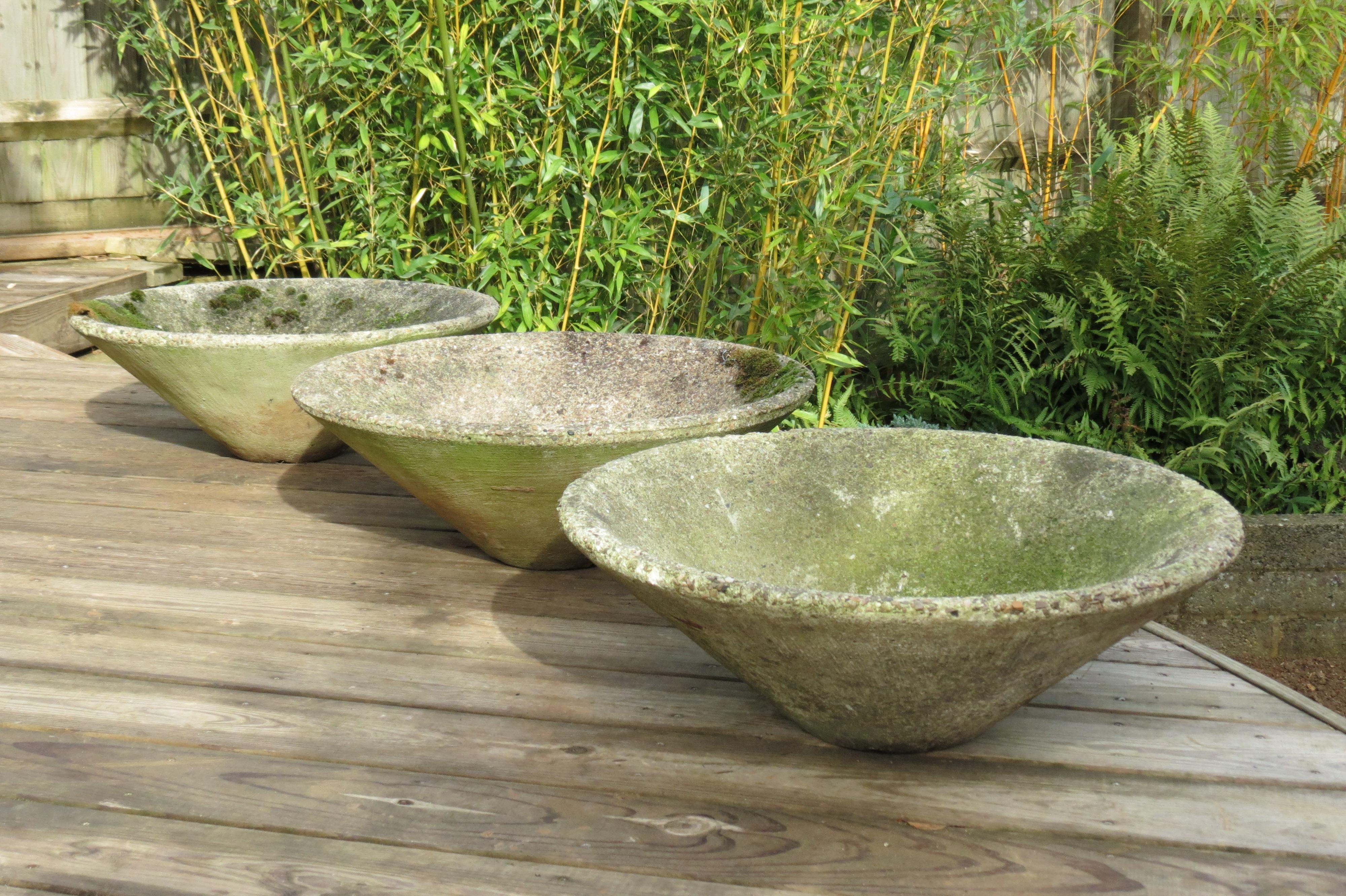 Set of 3 modern design conical shape concrete planters from the 1970s, nicely patinated.
Good over all condition.

 