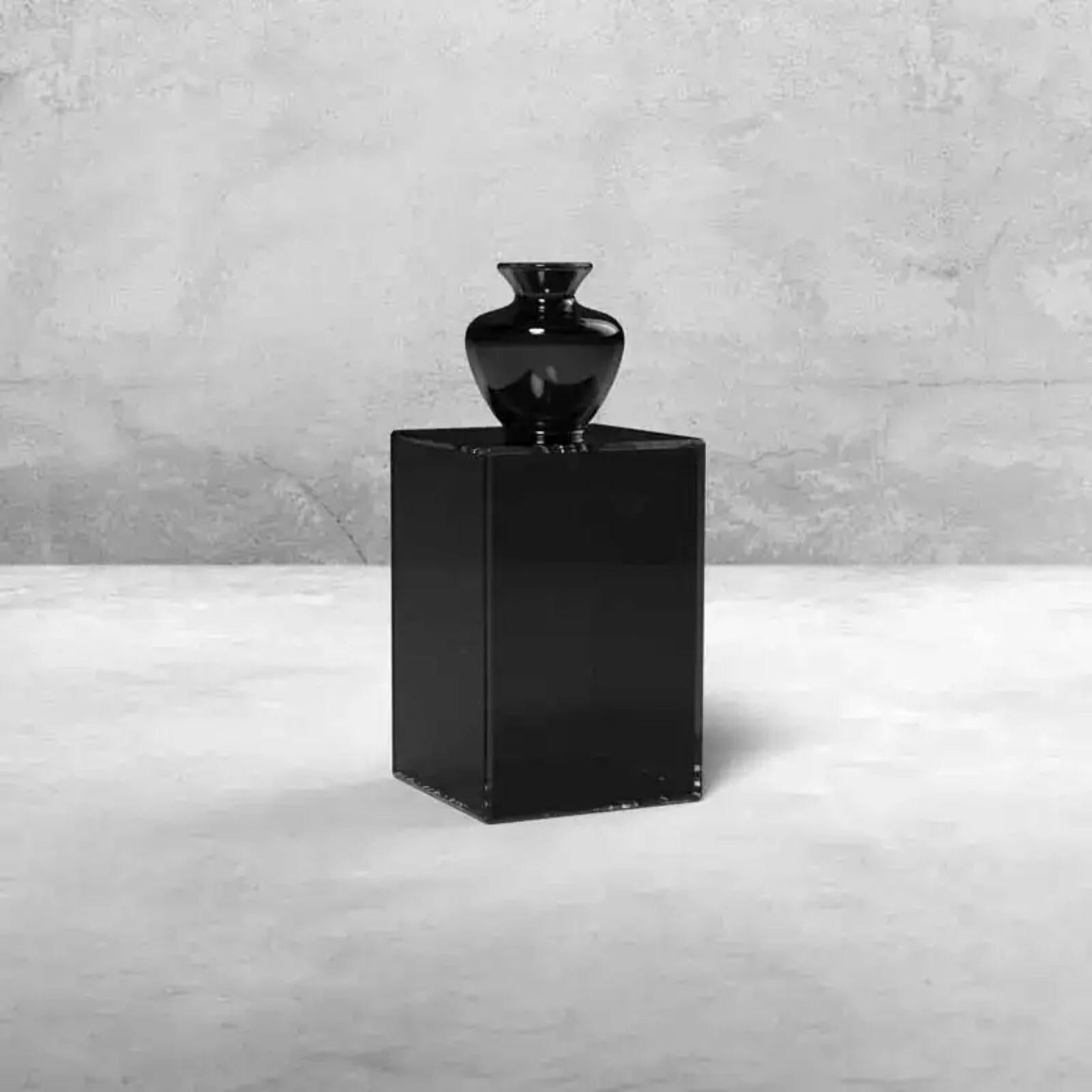 Satz von 3 quadratischen schwarzen Milo-Vasen von Mason Editions im Zustand „Neu“ im Angebot in Geneve, CH