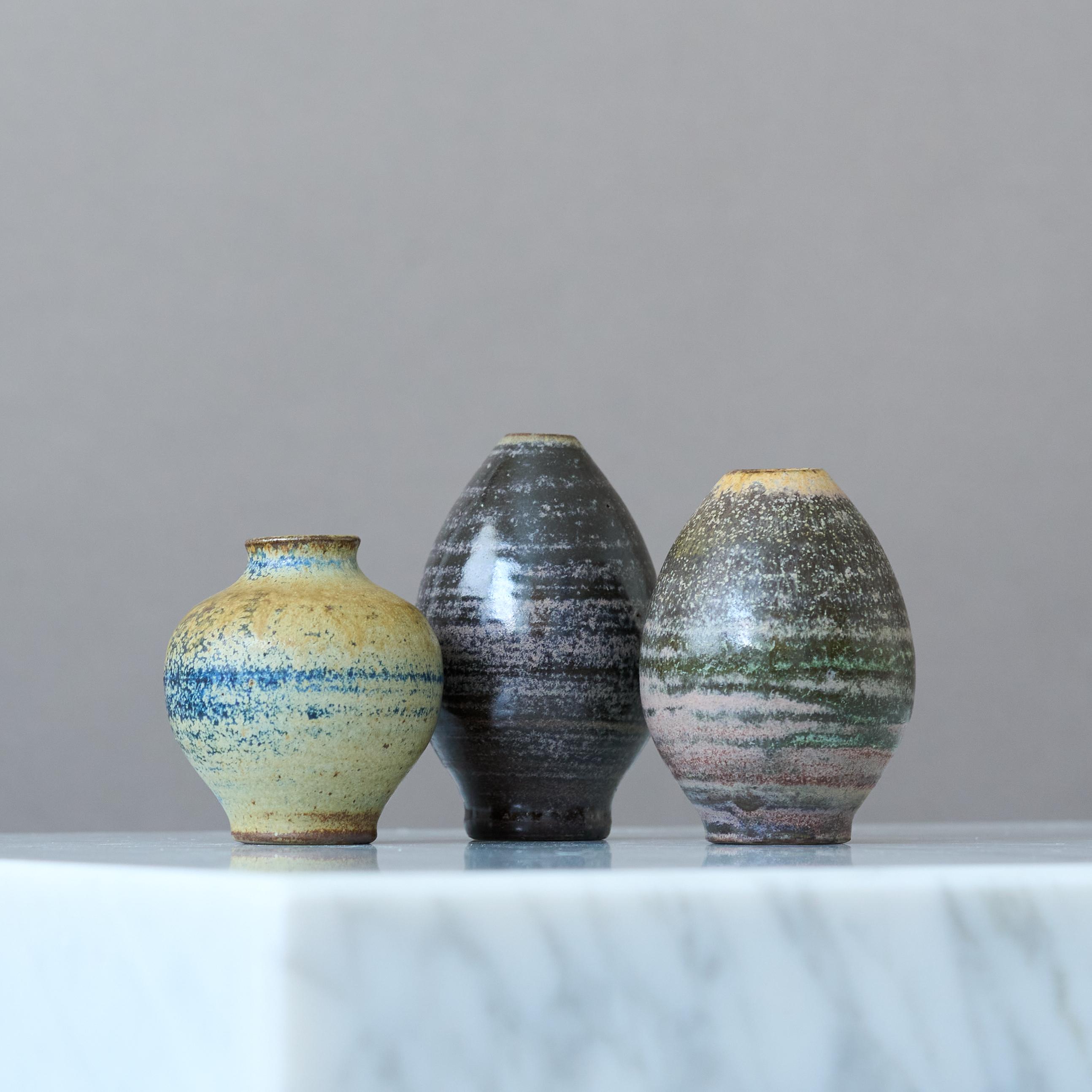 Suédois Ensemble de 3 vases miniatures en grès par Arthur Andersson, Wallakra, Suède, années 1950 en vente