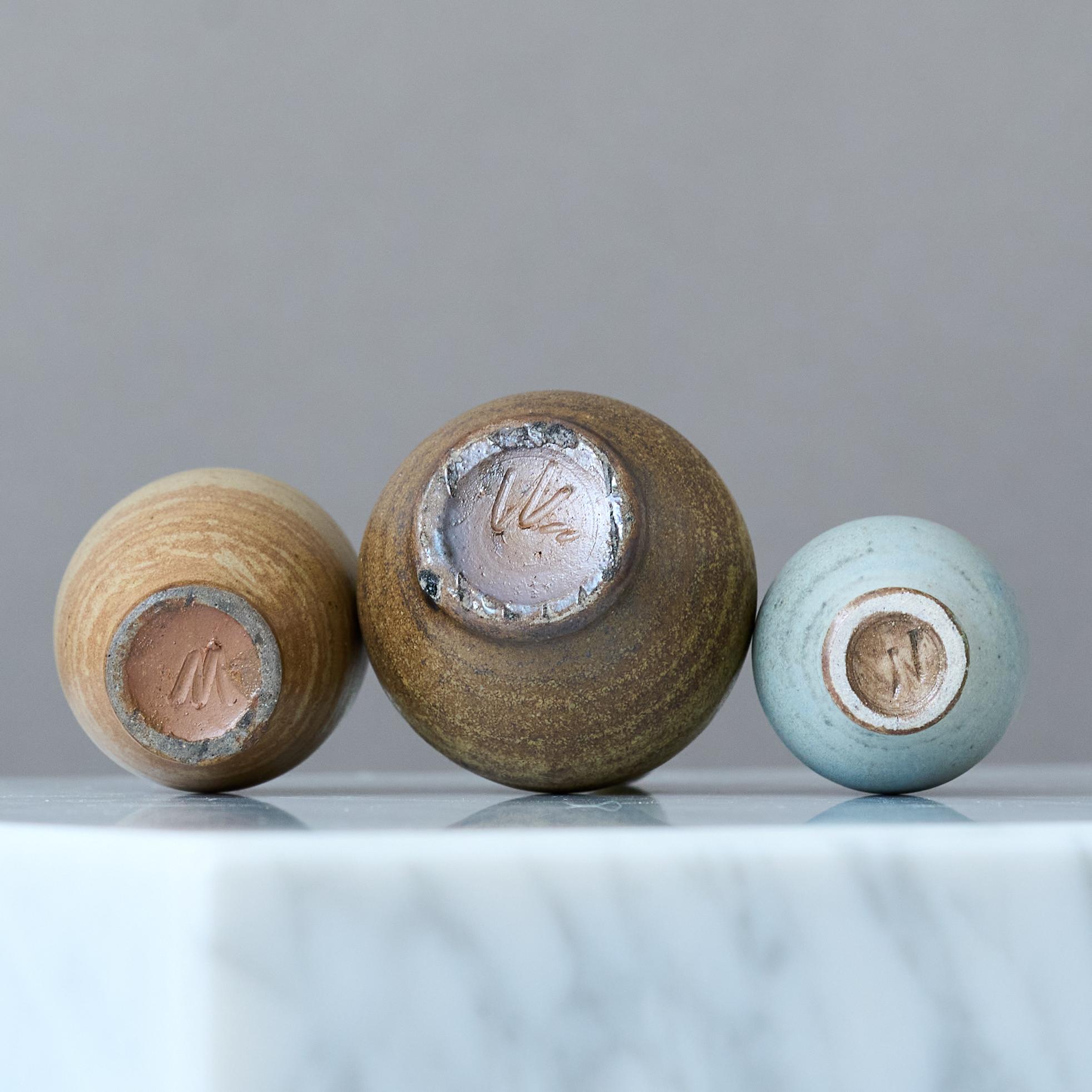 Céramique Ensemble de 3 vases miniatures en grès par Arthur Andersson, Wallakra, Suède, années 1950 en vente