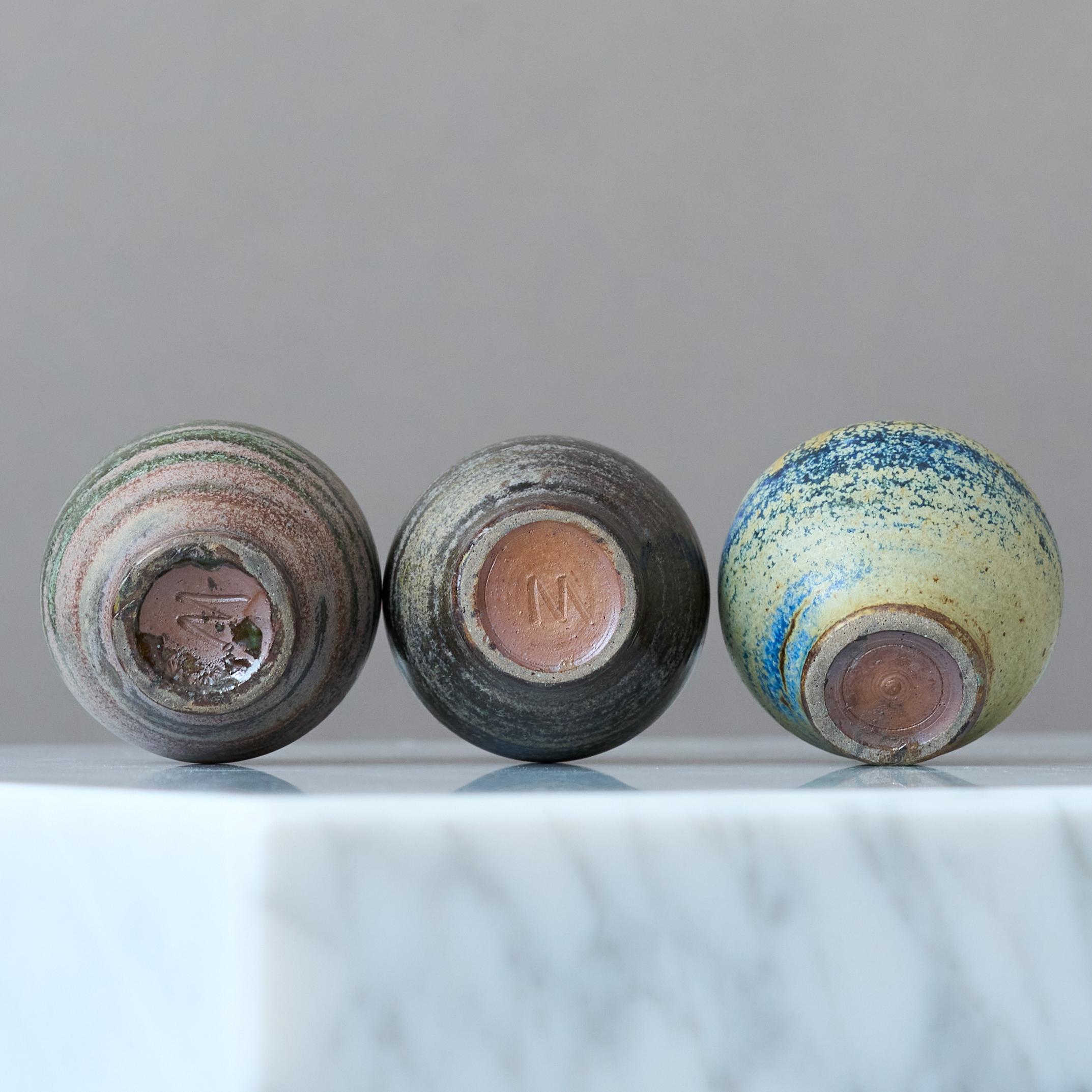 Céramique Ensemble de 3 vases miniatures en grès par Arthur Andersson, Wallakra, Suède, années 1950 en vente