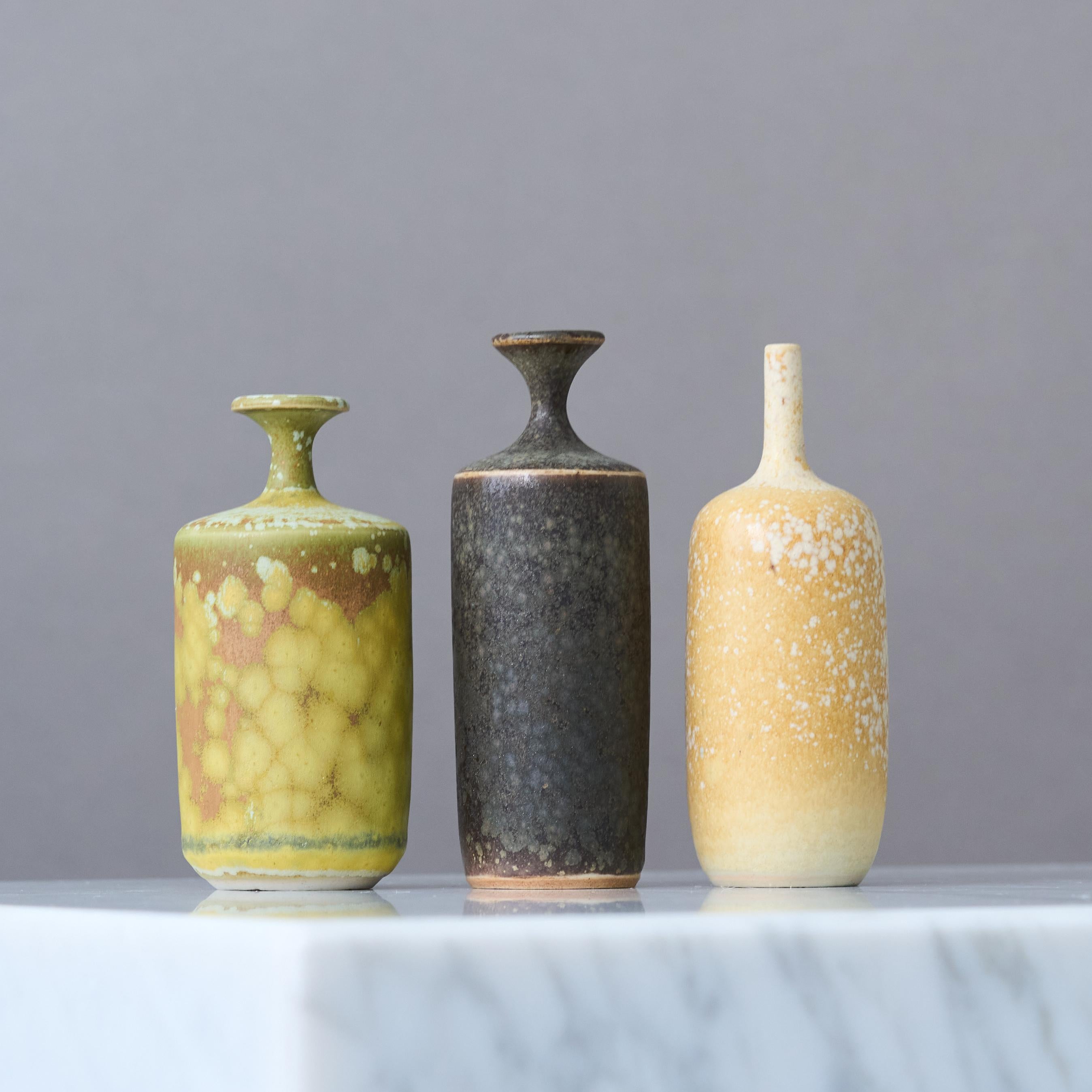 Scandinave moderne Ensemble de 3 vases miniatures en grès du céramiste suédois Rolf Palm, années 1970 en vente