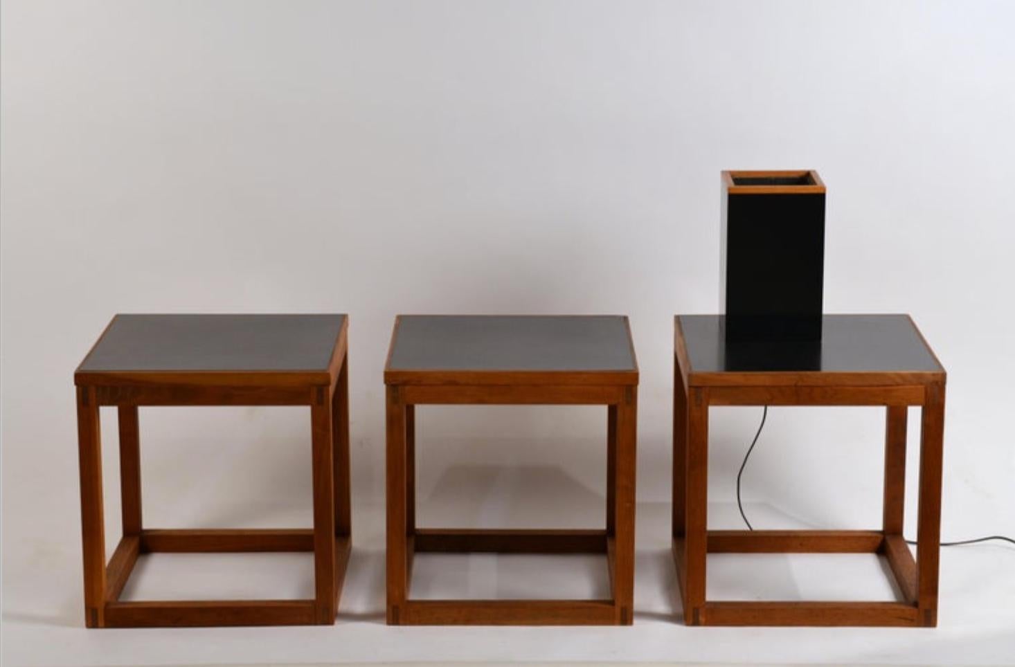 Set of 3 Minimal Teak and Laminate Cube Tables with Matching Lamp For Sale 1