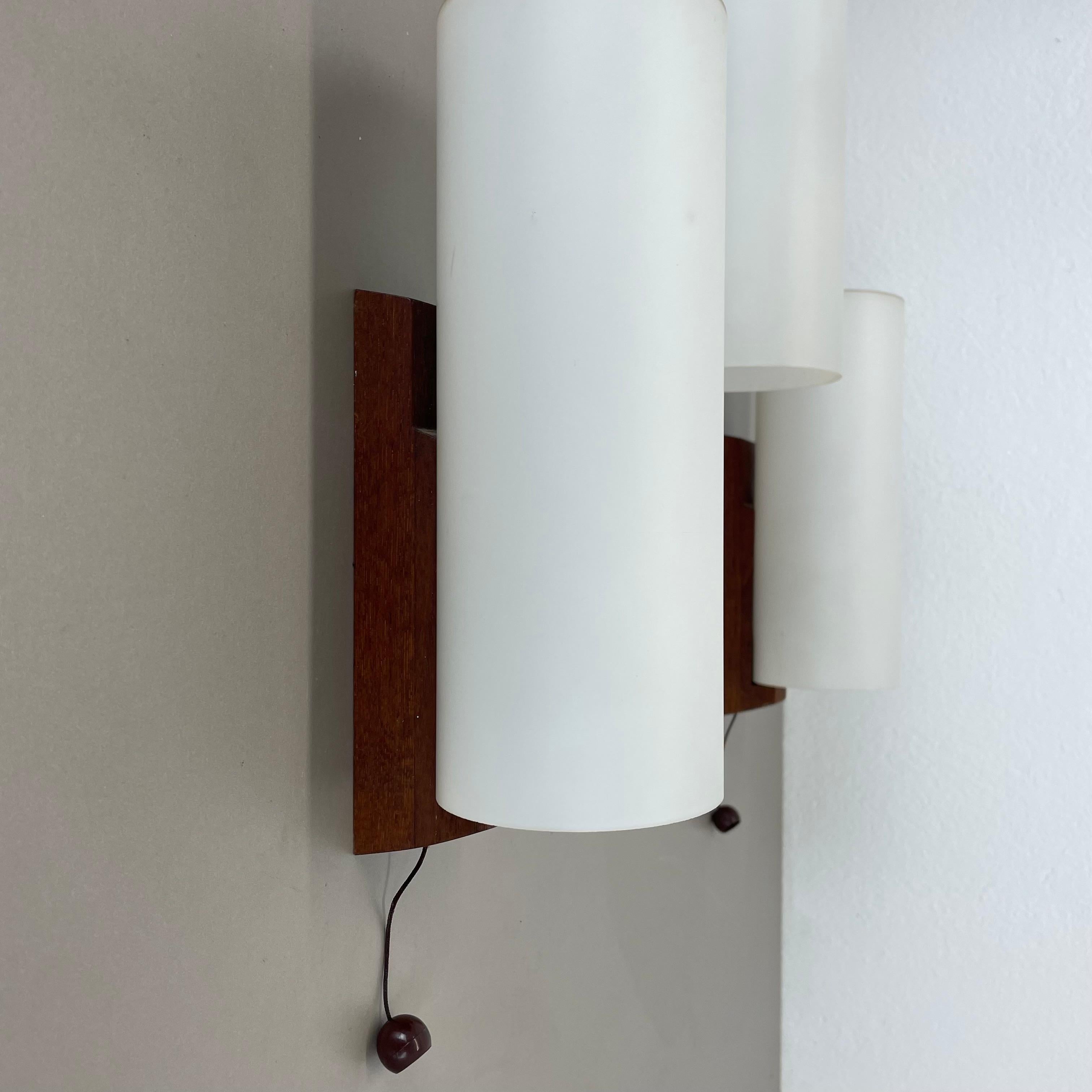 set of 3 minimalist satin white glass and teak Wall Light, Denmark, 1960s In Good Condition For Sale In Kirchlengern, DE