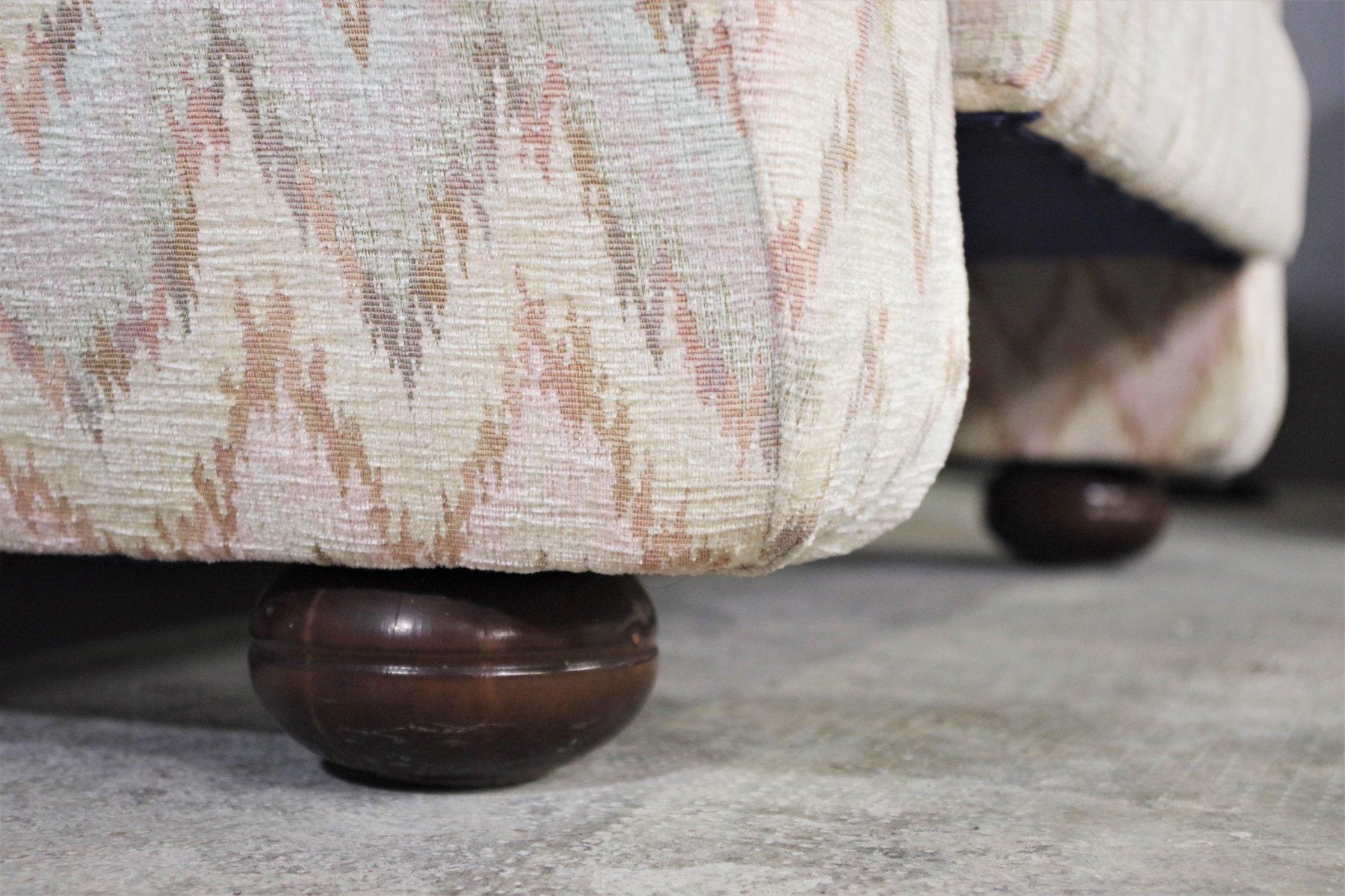 Ensemble de 3 fauteuils de style Missoni, 1970
Un superbe ensemble de trois fauteuils vintage des années 1970, avec un motif en zigzag inspiré de Missoni dans des tons doux et neutres. Avec leur rembourrage moelleux et leur forme large et
