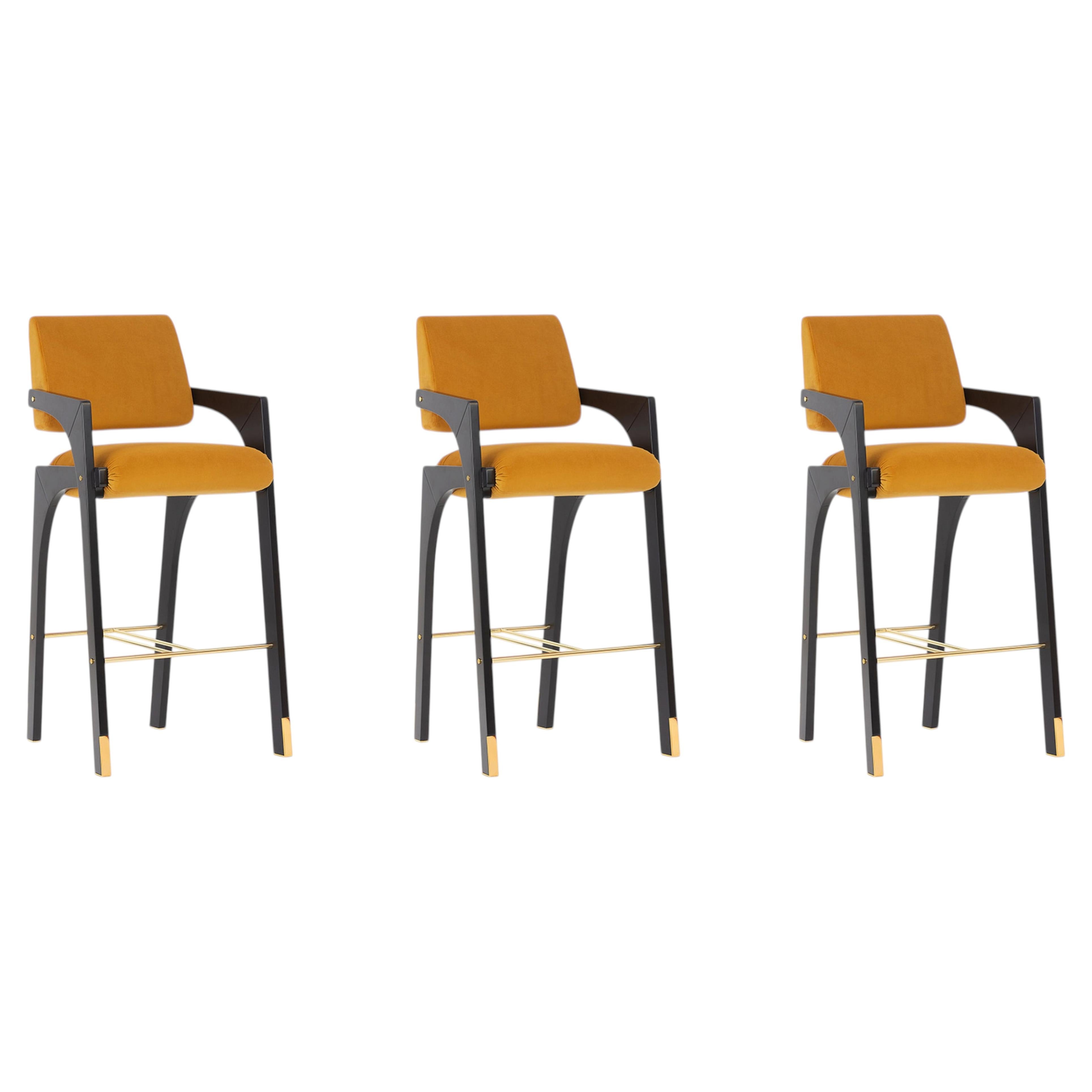3er set moderne skulpturale orange samt buche Arches barhocker von InsidherLand