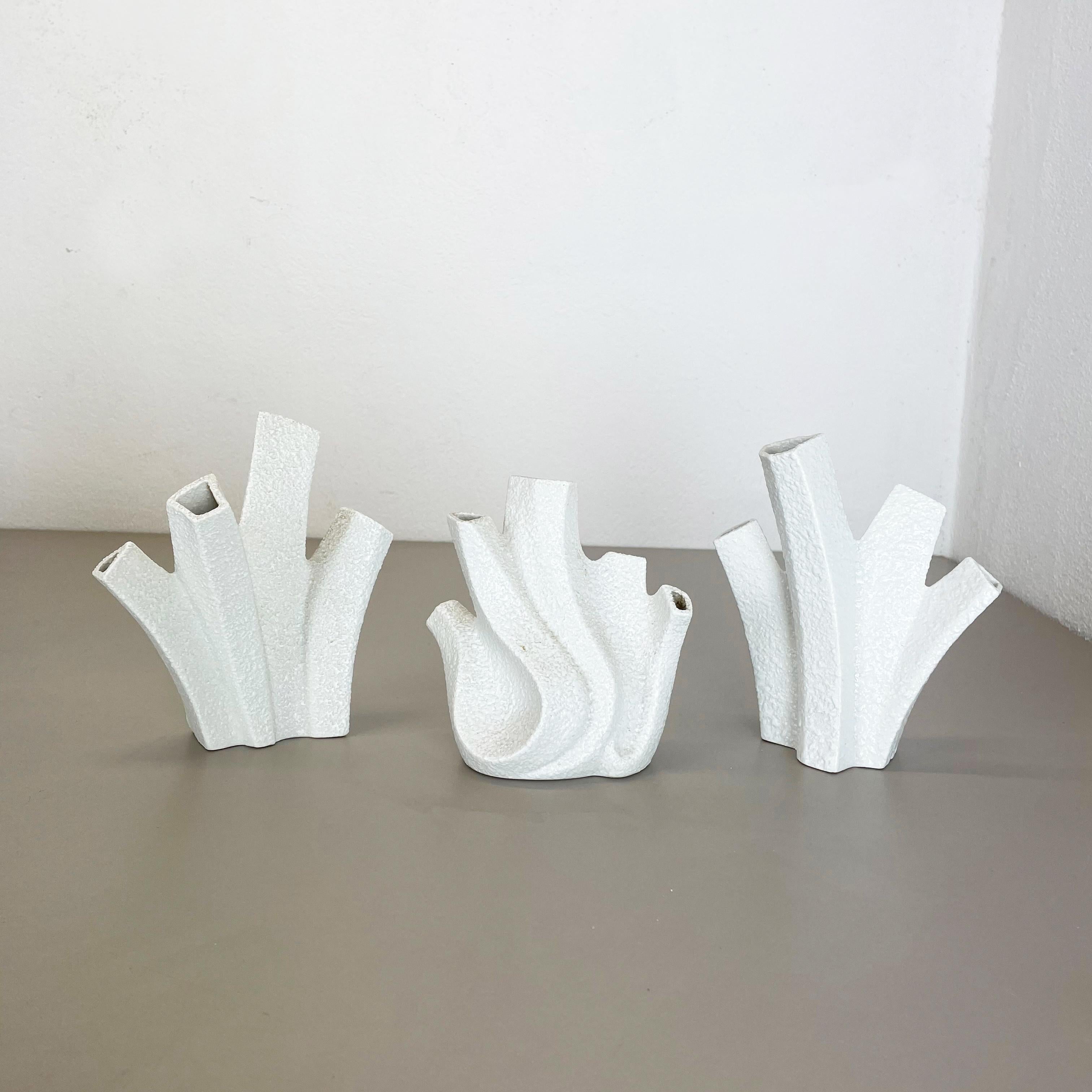 Article:

set of 3 op art vases


Origin:

Germany


Produder:

Sgrafo Modern


Design:

Peter Müler


Material:

porcelain


Age:

1960s




Description:

Original 1960s set of 3 sculptural op art vases designed by