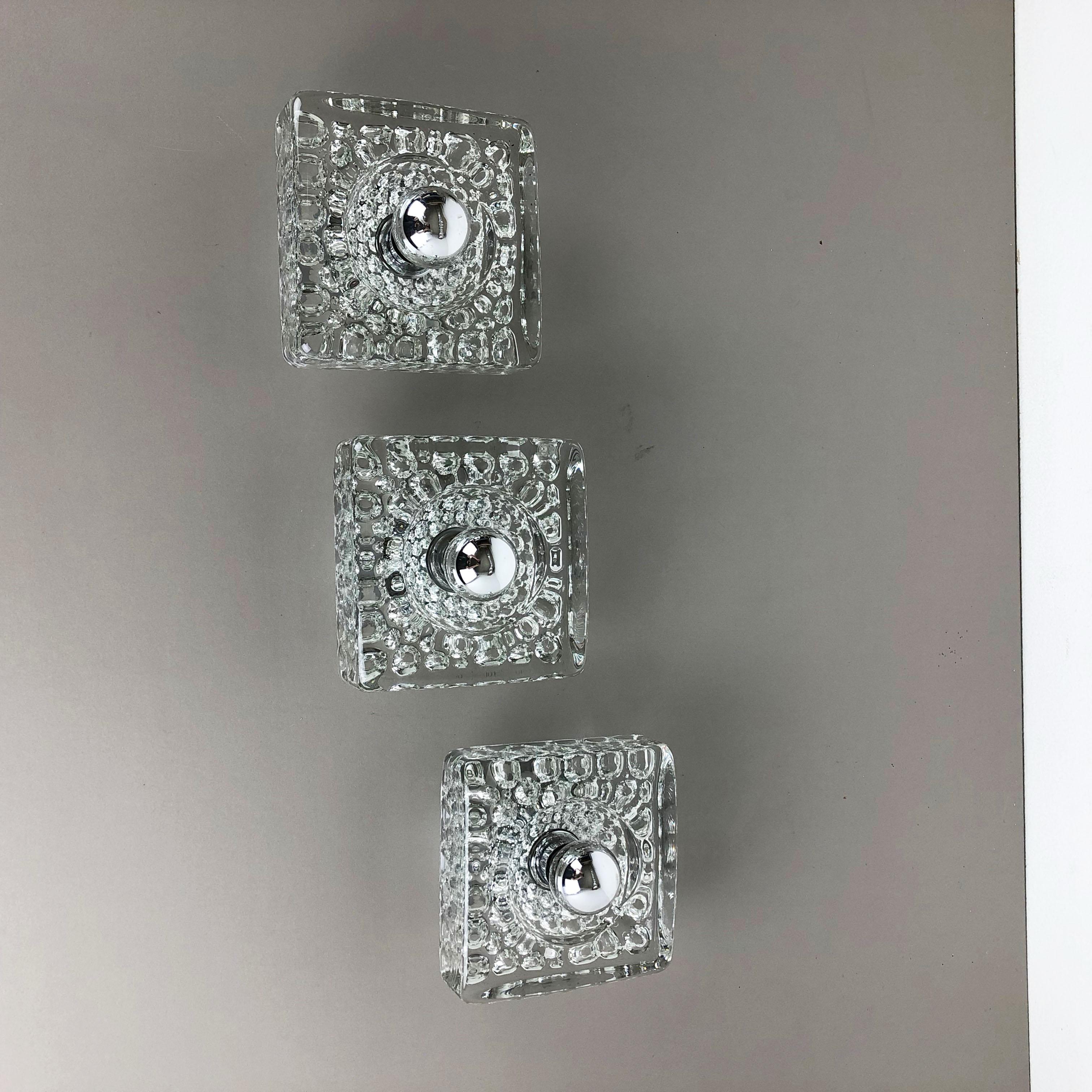 Article:

Wall light sconce set of 3


Producer:

Hillebrand, Germany



Origin:

Germany



Age:

1970s





Original set of 3 modernist German wall lights made of high quality glass in ice cube form with a solid metal