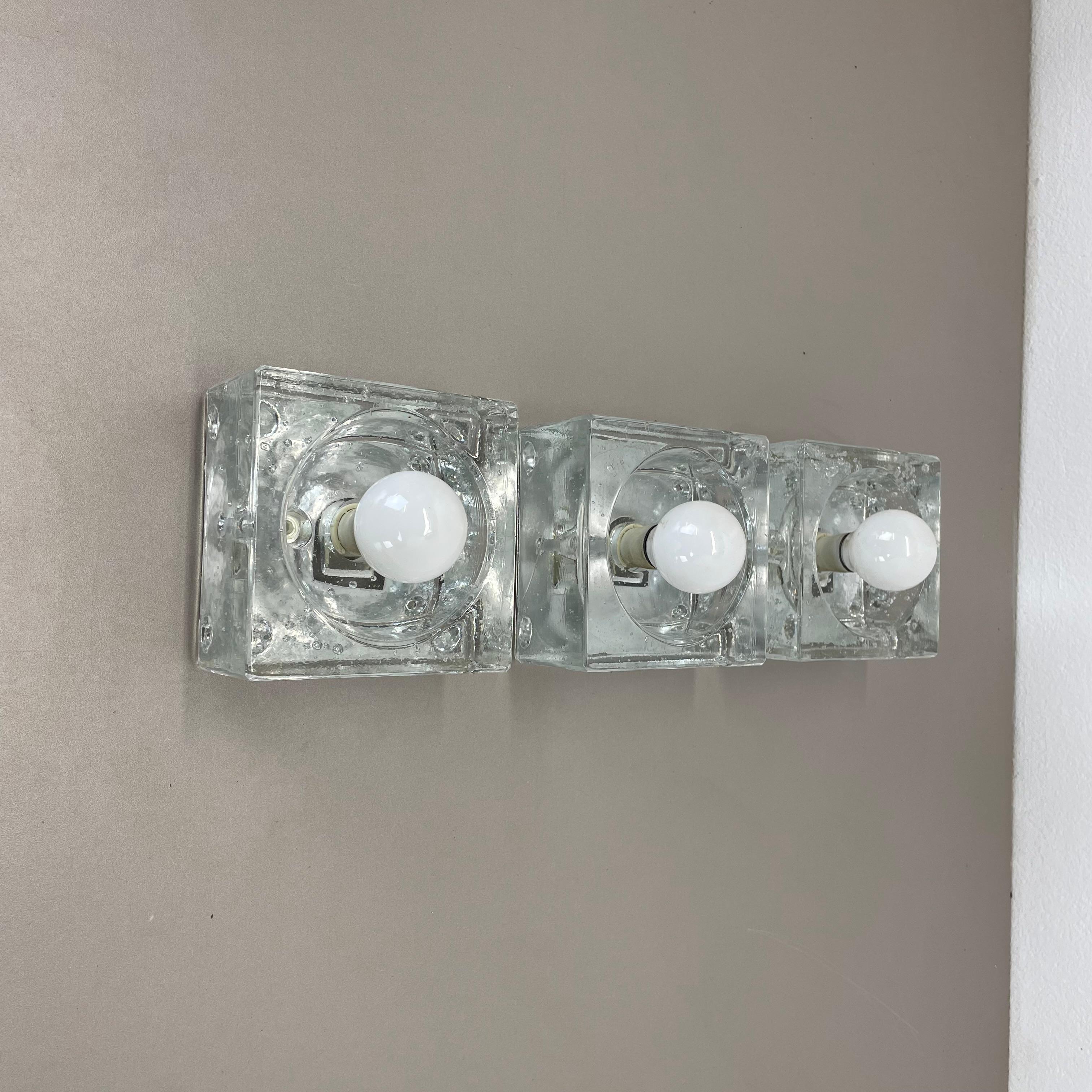 ARTICLE:

ice cube wall light set of 3


Producer:

Müller and Zimmer, Germany


ORIGIN:

Germany



AGE:

1970s




DESCRIPTION:

original set of 70s Light produced by Müller and Zimmer Lighting company in Geramany. the lights are made of glass in