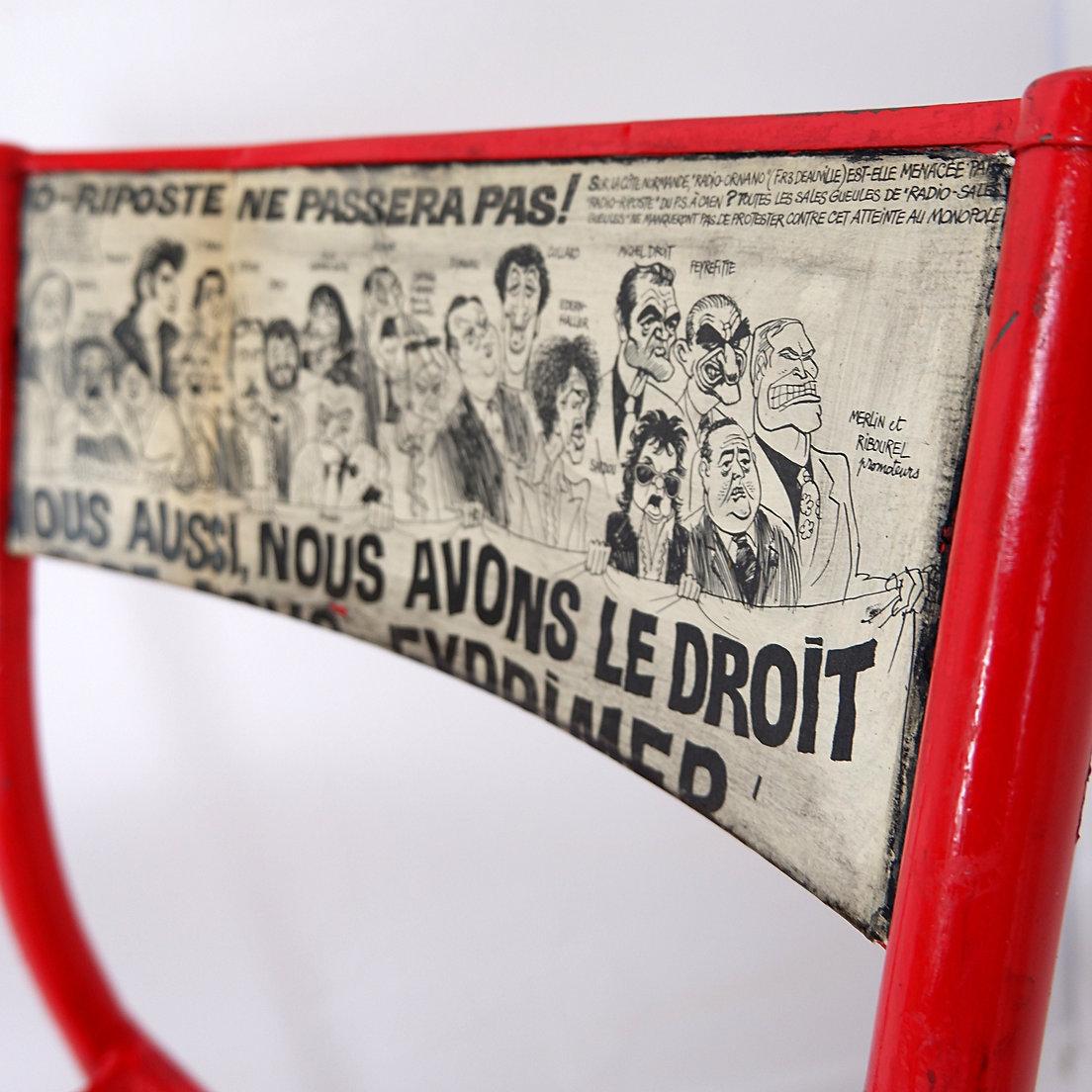 Métal Ensemble de 3 chaises revisitées mullca 510 Charlie Hebdo en vente