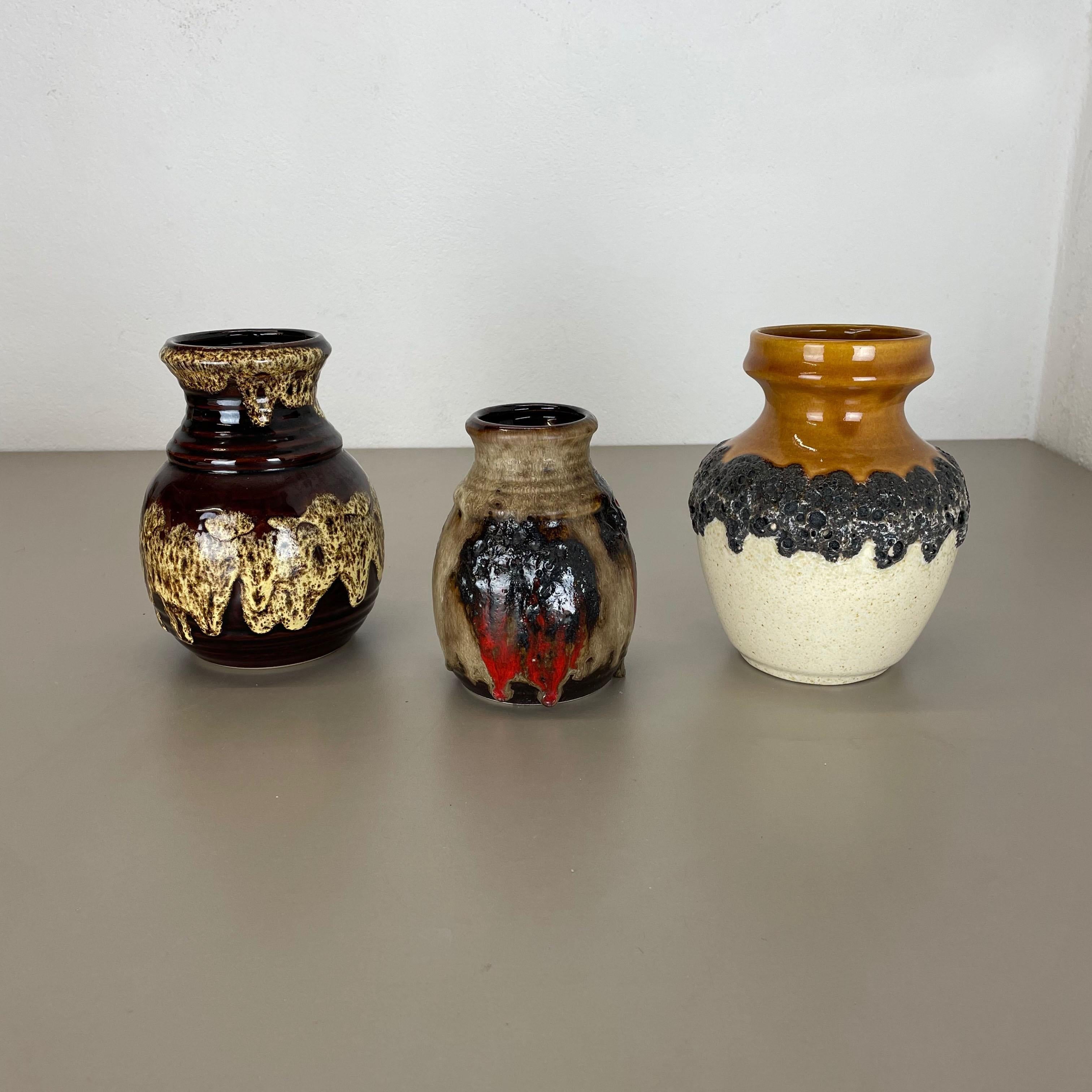 Article :

Vase en céramique Pottery set of 3


Producteur :

BAY Ceramic, Allemagne


Décennie :

1970s



Description :

Lot de 3 vases originaux en céramique de poterie vintage des années 1960 fabriqués en Allemagne. Production