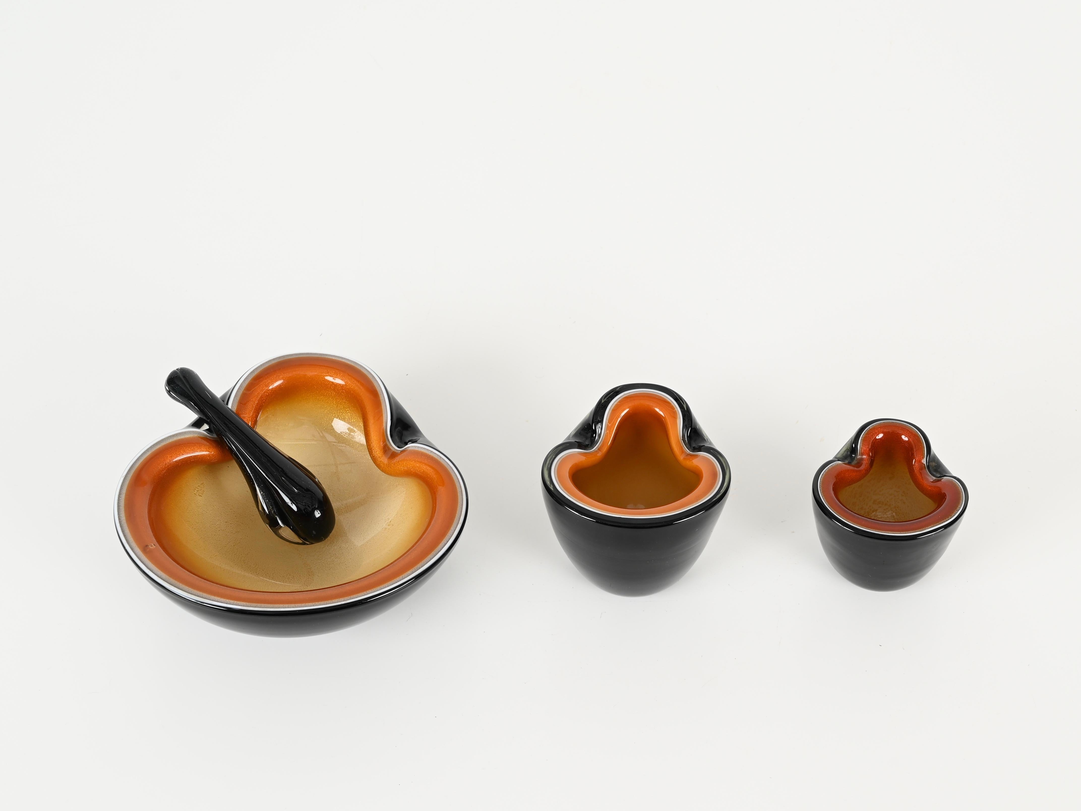 Set of 3 Murano Ashtrays or Decorativ Bowls in Orange Murano Glass, Italy 1970 For Sale 4