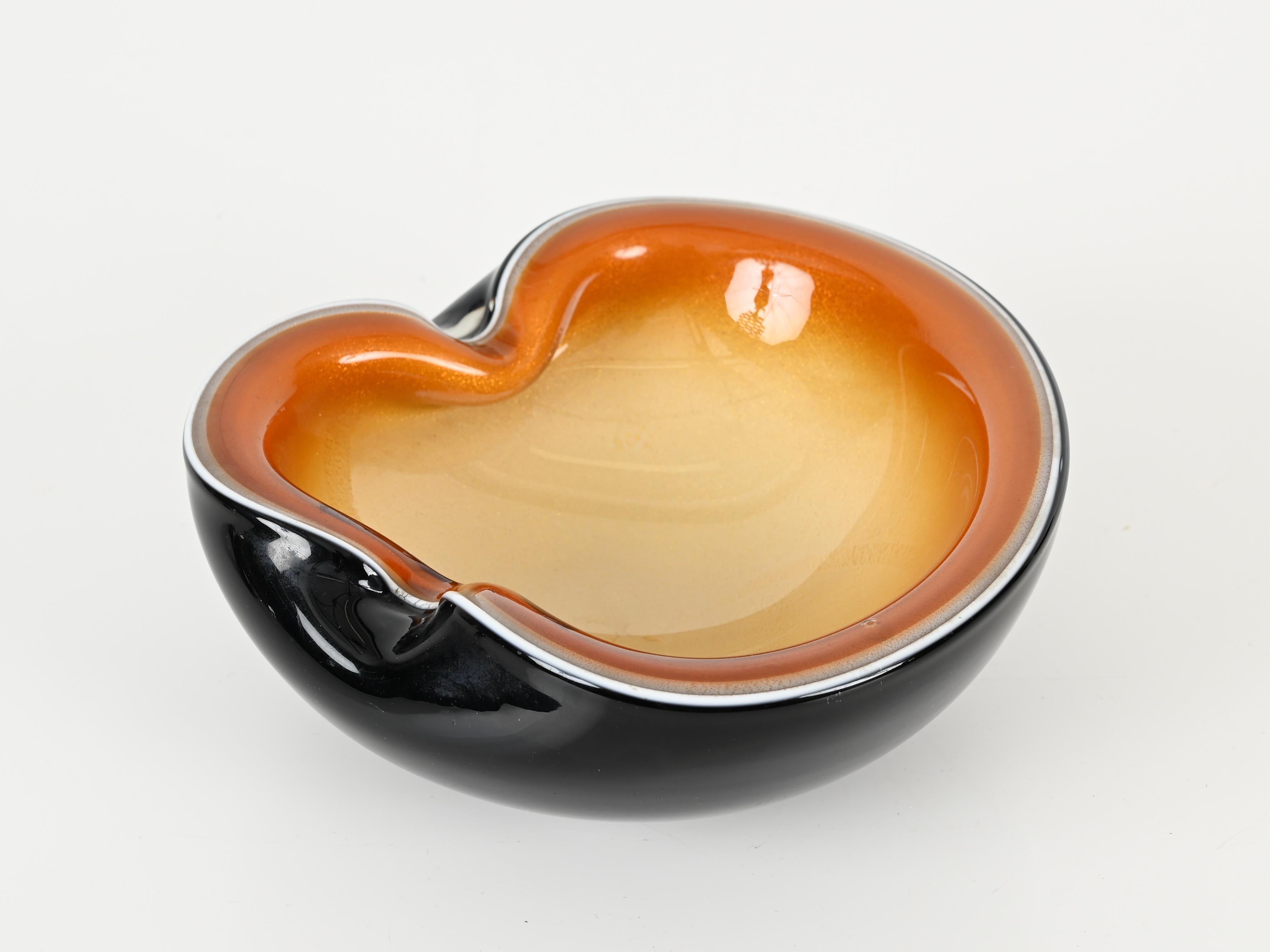 Mid-Century Modern Set of 3 Murano Ashtrays or Decorativ Bowls in Orange Murano Glass, Italy 1970 For Sale