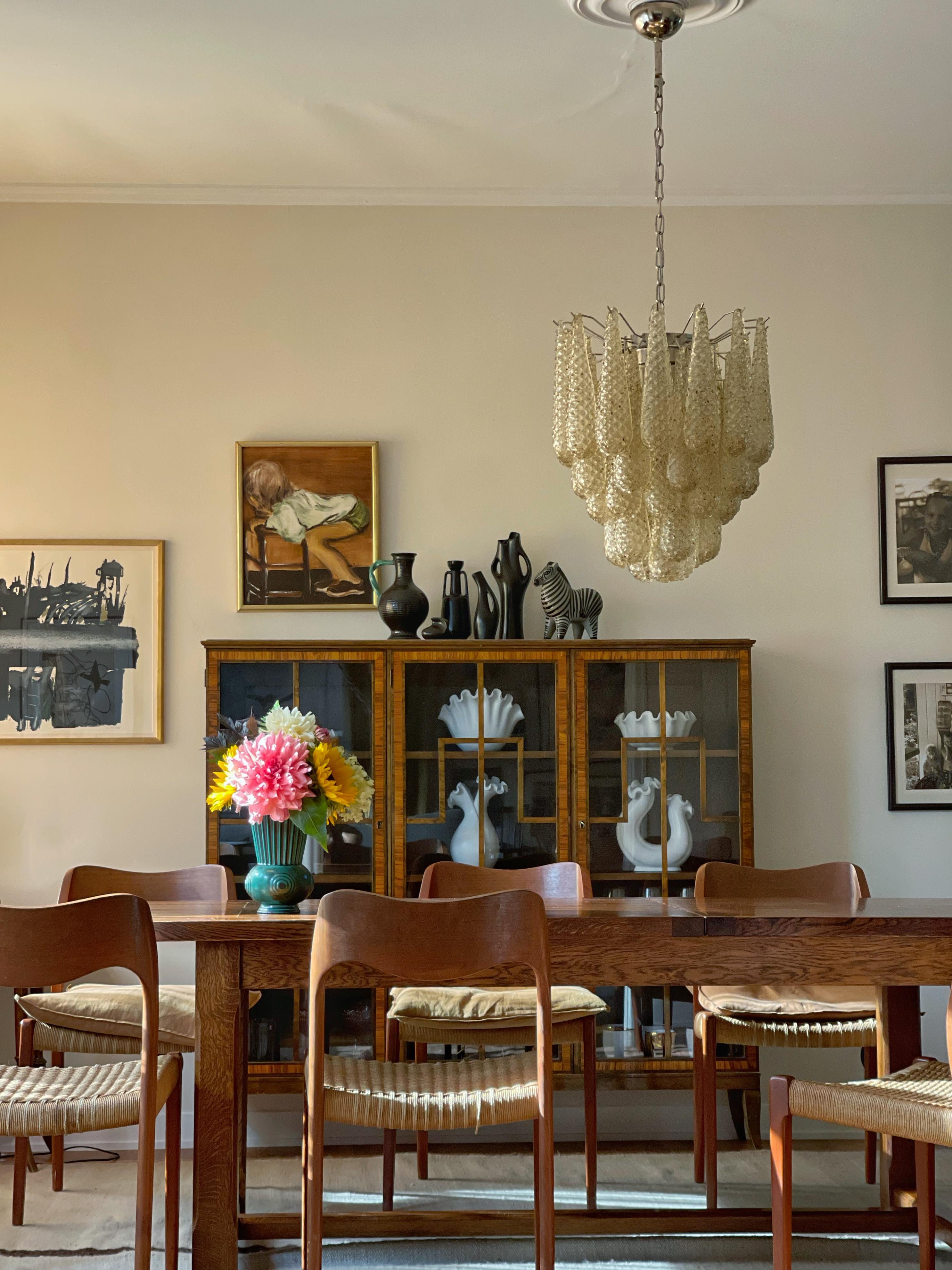 Italiano Set di 3 lampadari di Murano con prismi colorati d'ambra in vendita