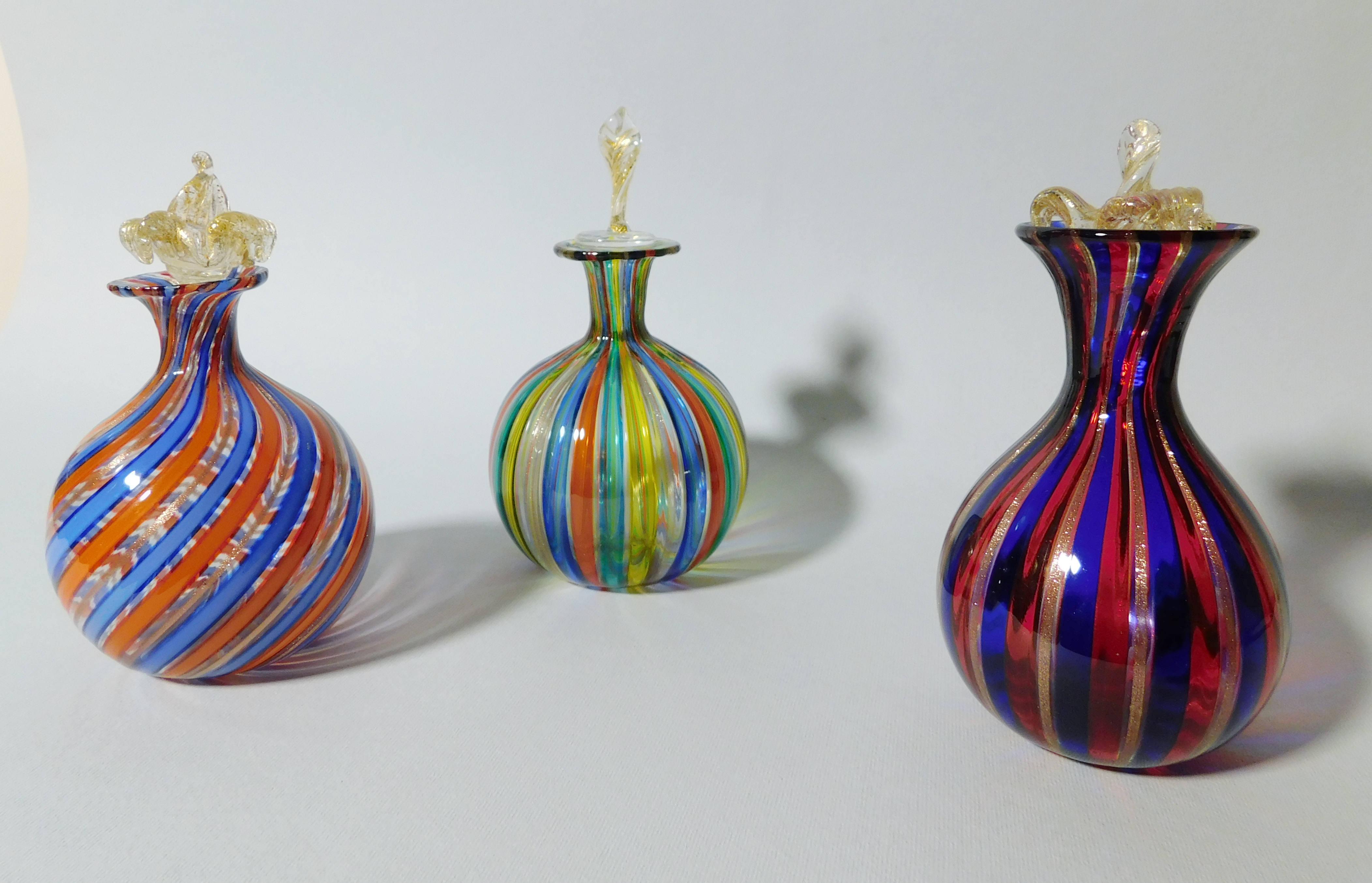 Mid-Century moderno Set di 3 bottiglie di profumo in vetro di Murano in vendita