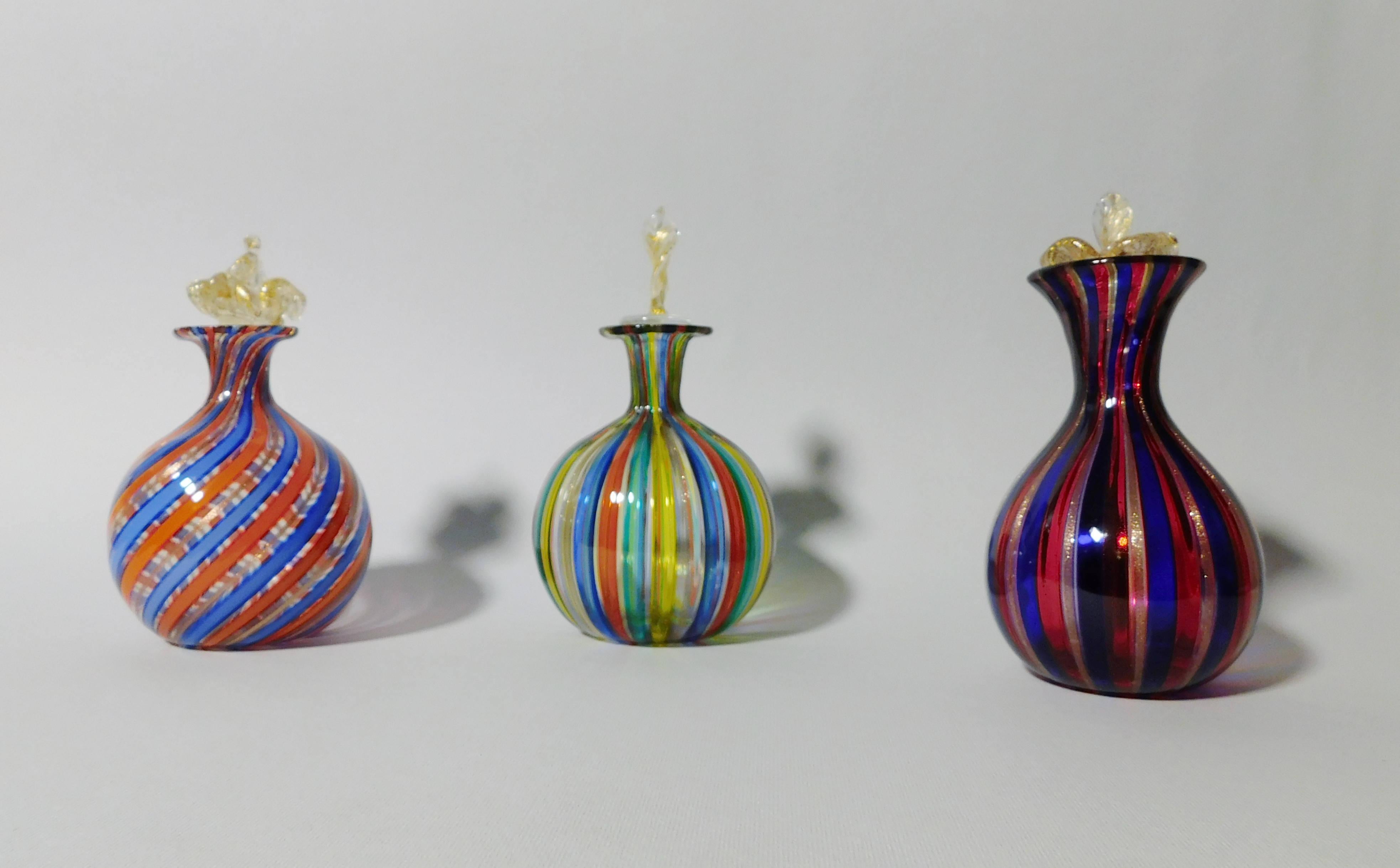 XX secolo Set di 3 bottiglie di profumo in vetro di Murano in vendita