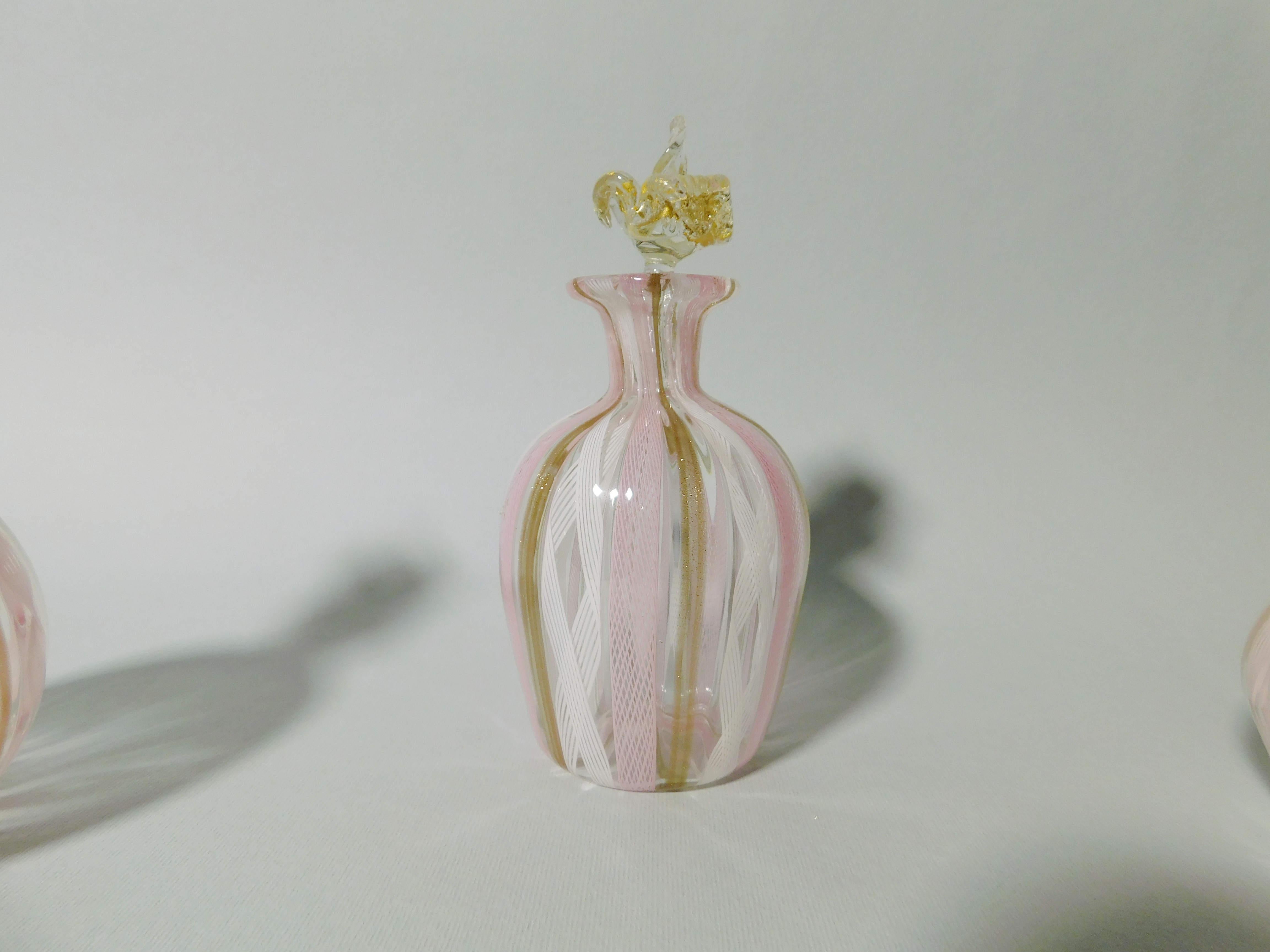 XX secolo Set di 3 bottiglie di profumo in vetro di Murano in vendita