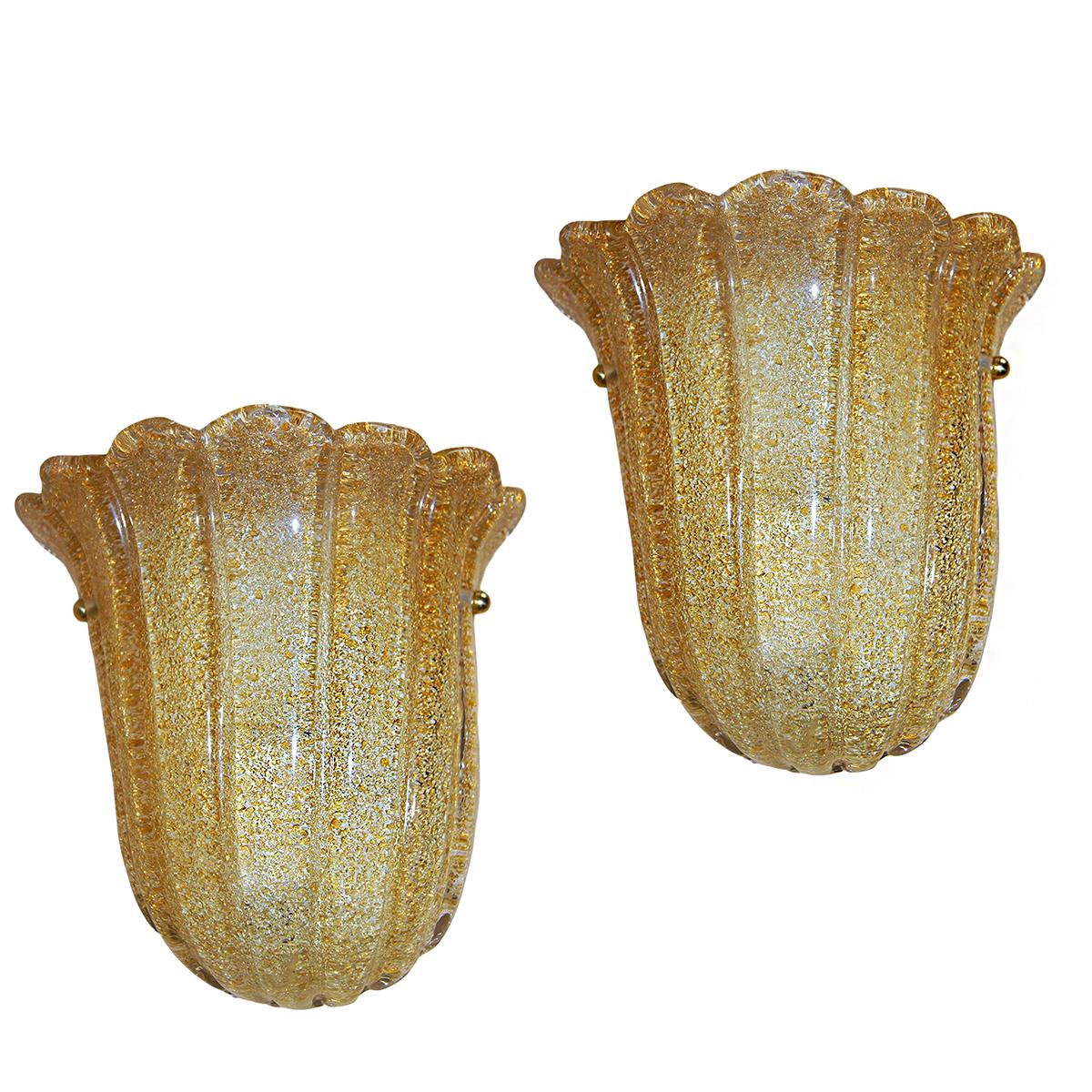 Moulé Ensemble de 3 appliques en verre de Murano. Vendu à l'unité. en vente
