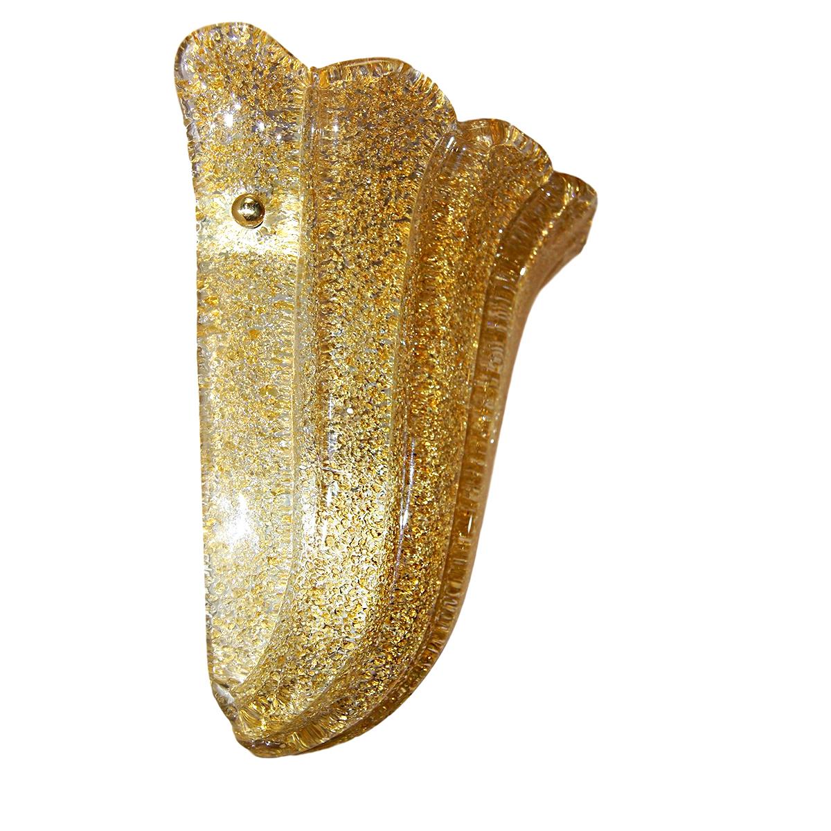 Milieu du XXe siècle Ensemble de 3 appliques en verre de Murano. Vendu à l'unité. en vente